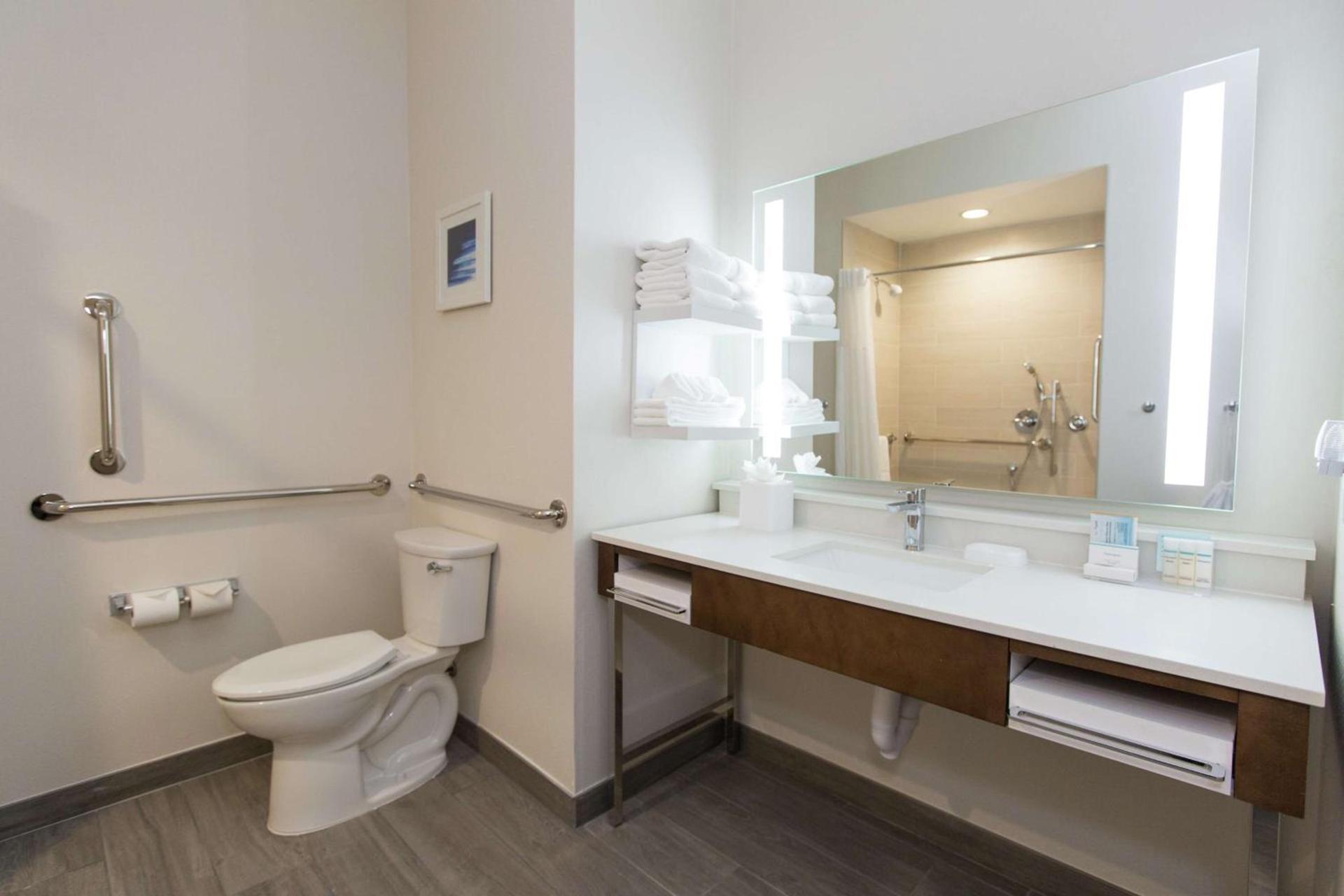 Hampton Inn Mustang photo 26