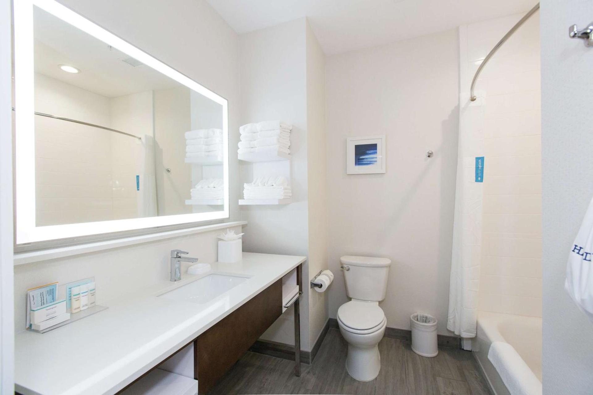 Hampton Inn Mustang photo 28
