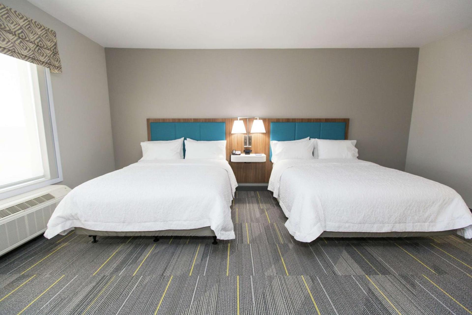 Hampton Inn Mustang photo 29