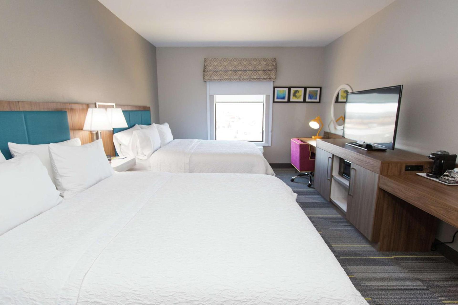 Hampton Inn Mustang photo 35