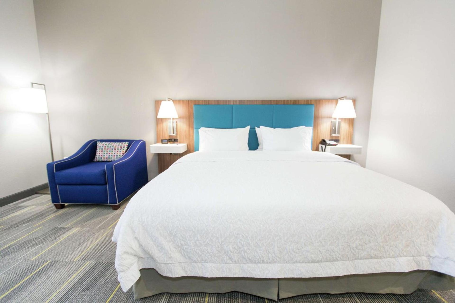 Hampton Inn Mustang photo 36