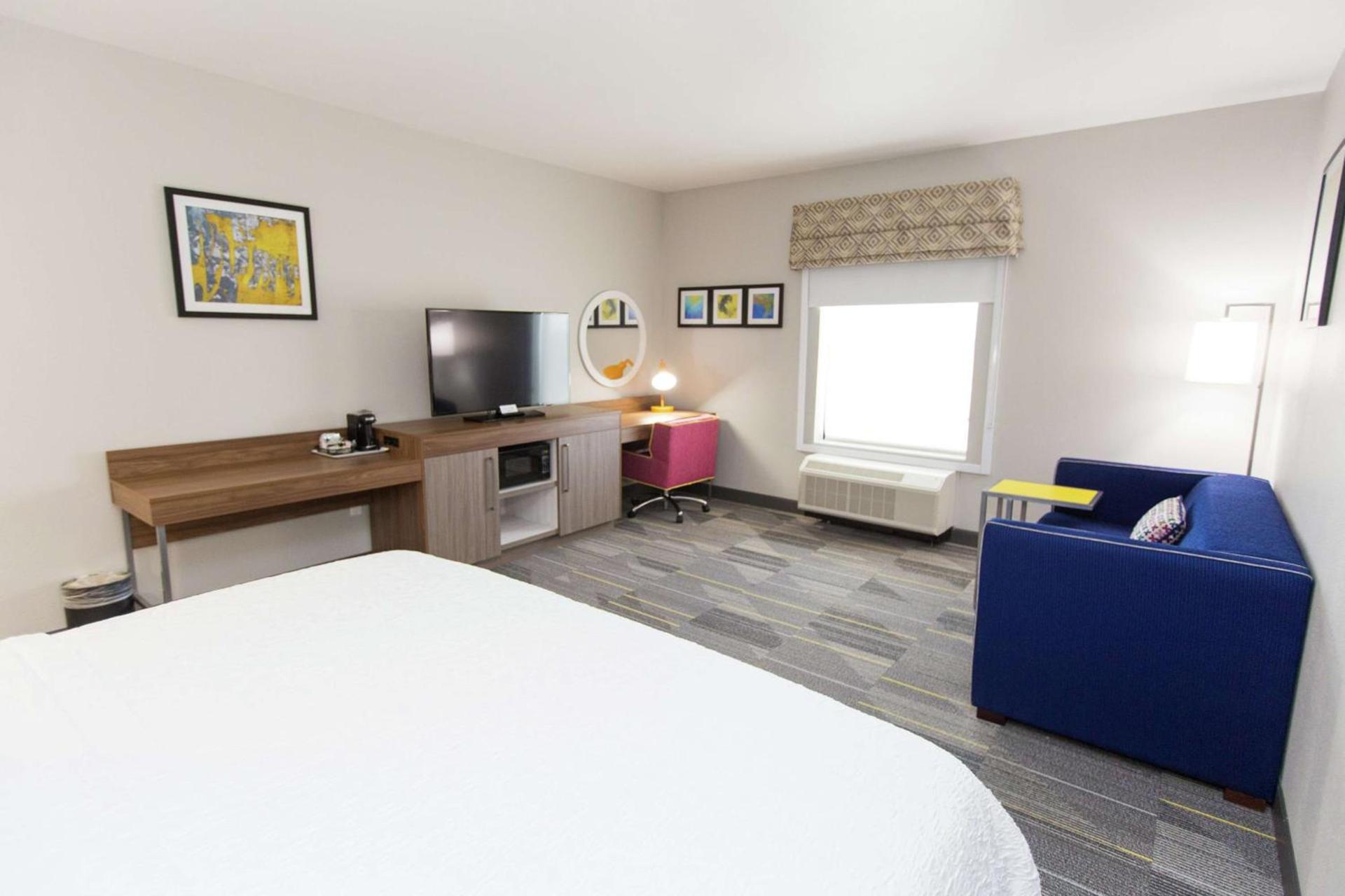 Hampton Inn Mustang photo 37