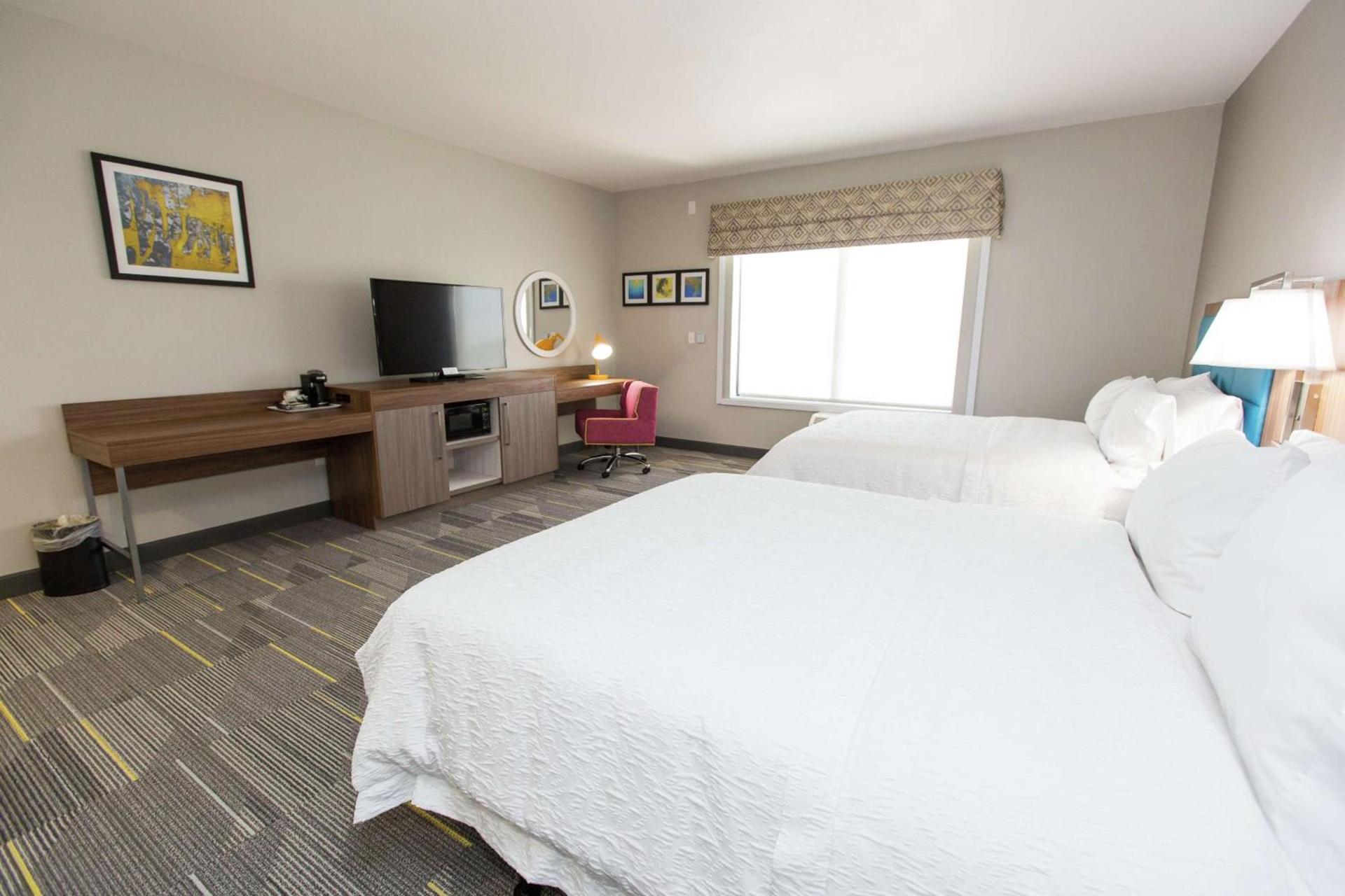 Hampton Inn Mustang photo 42
