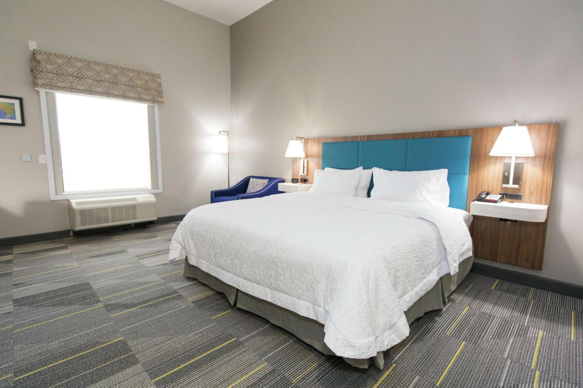 Hampton Inn Mustang photo 44