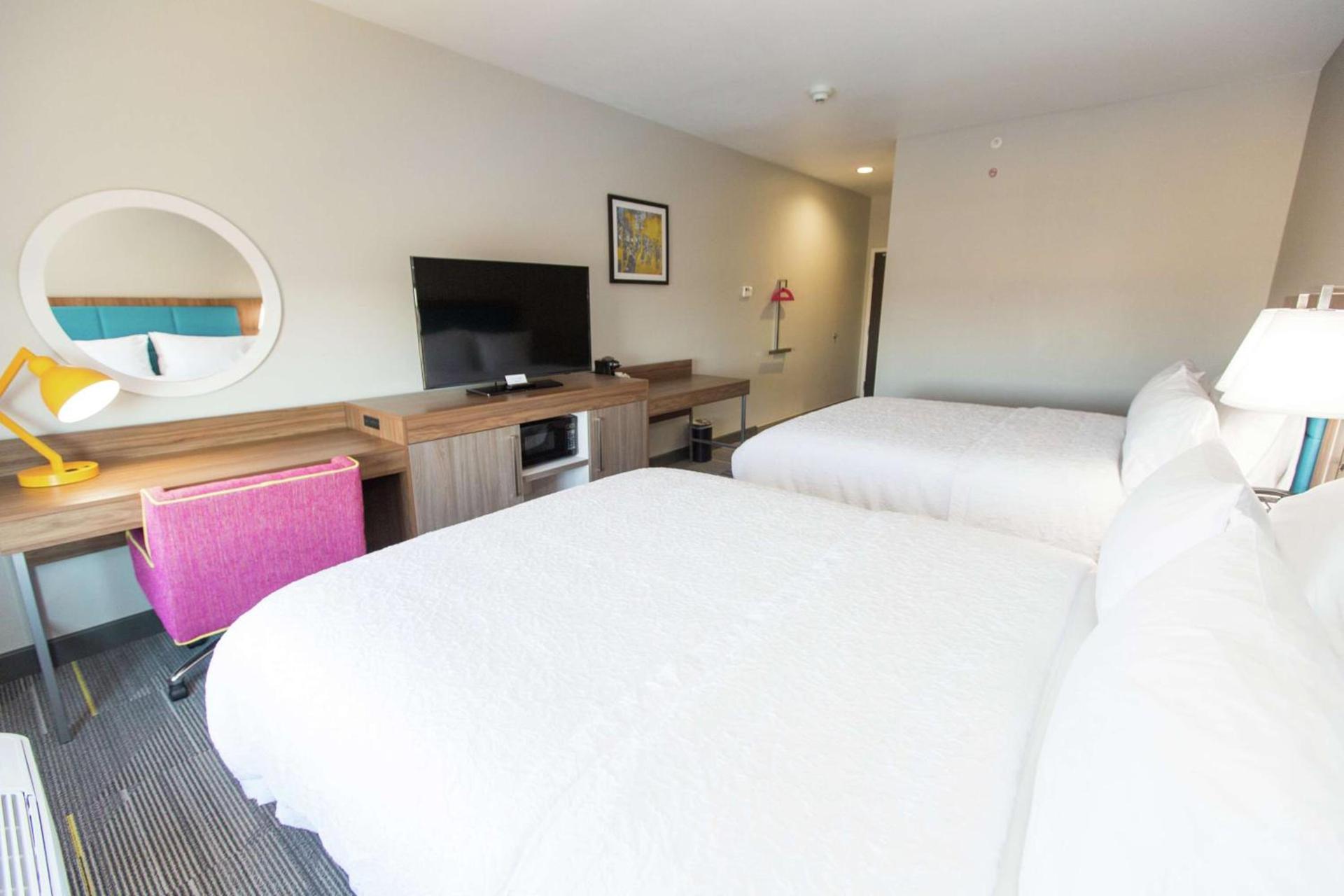 Hampton Inn Mustang photo 47