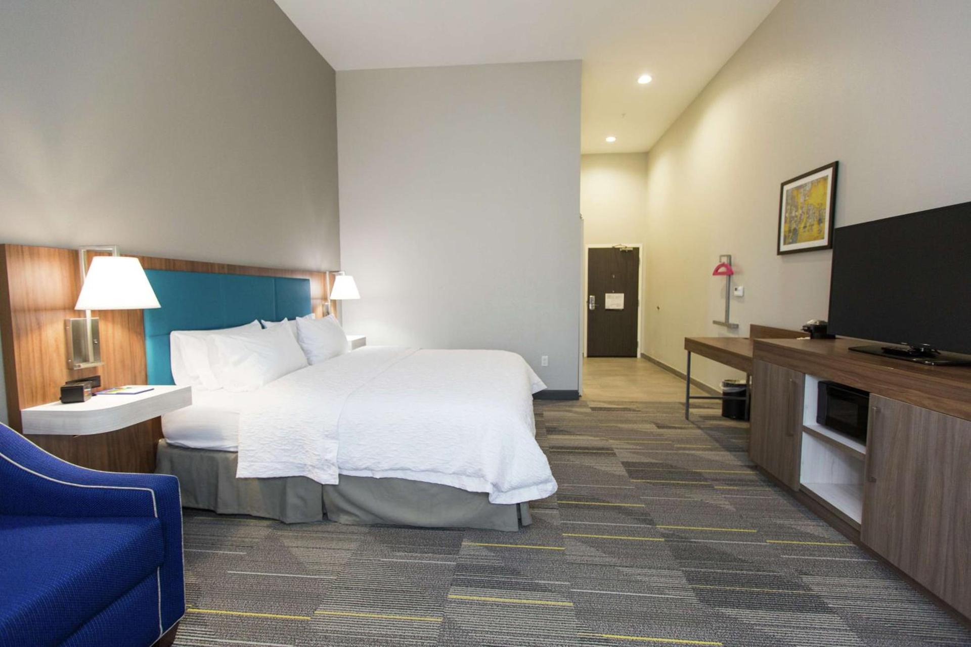 Hampton Inn Mustang photo 56