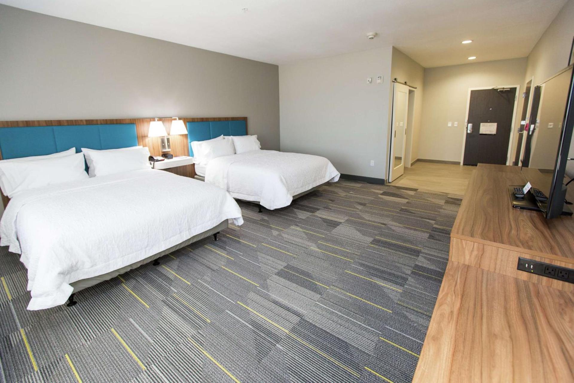 Hampton Inn Mustang photo 57