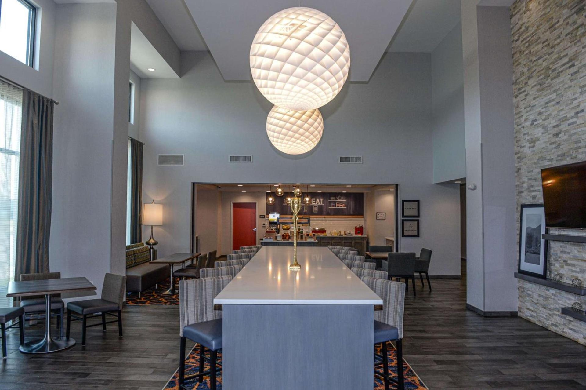 Hampton Inn & Suites Lenoir, NC photo 13