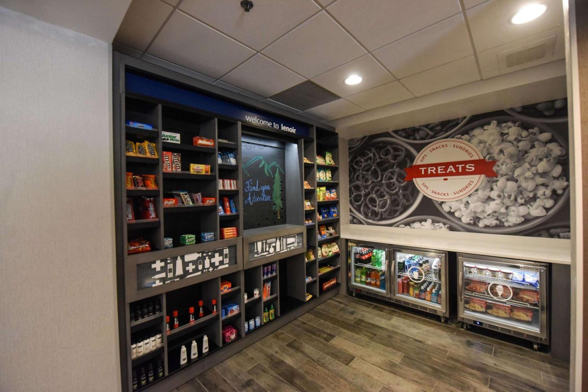 Hampton Inn & Suites Lenoir, NC photo 17