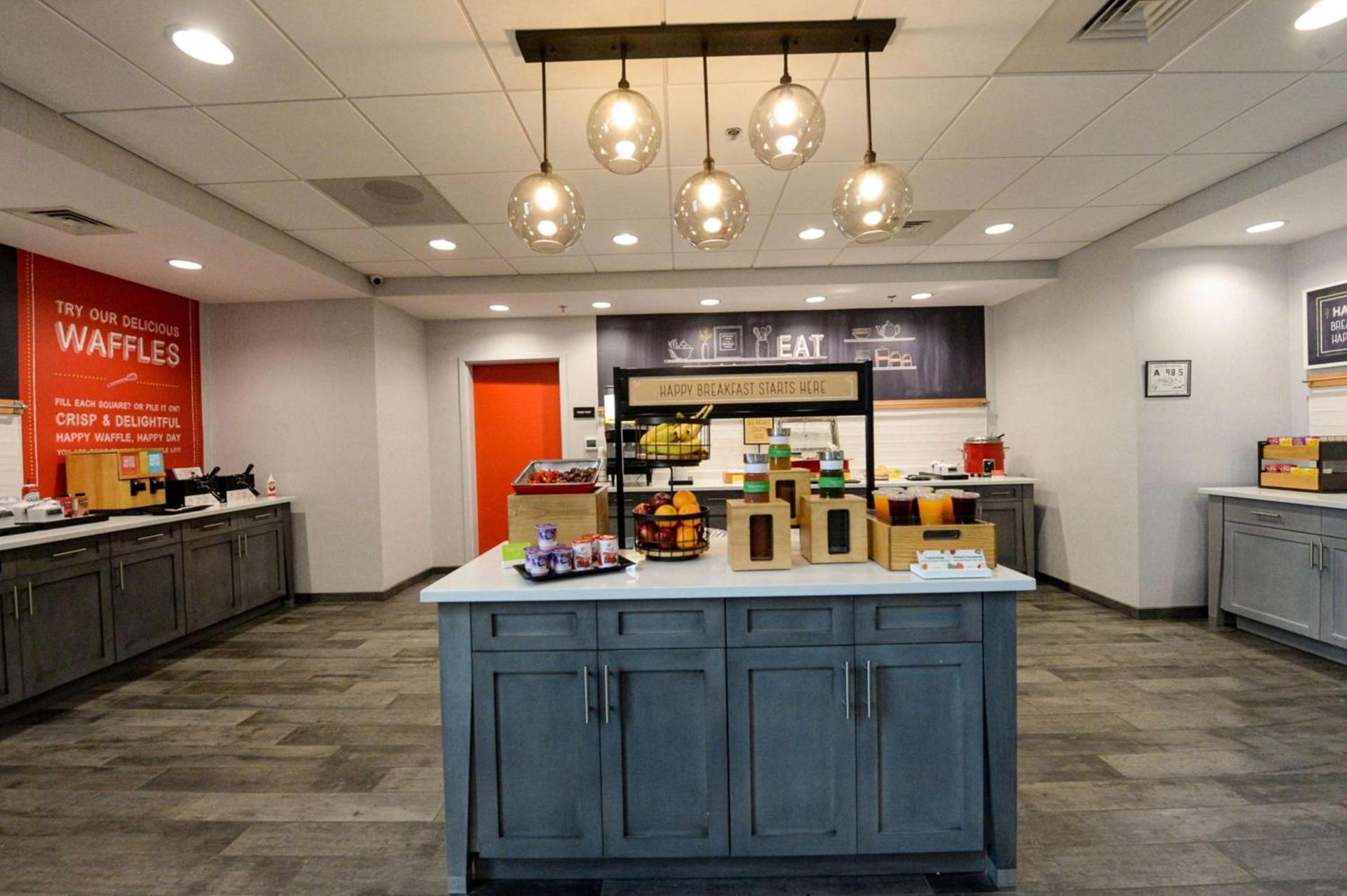 Hampton Inn & Suites Lenoir, NC photo 18