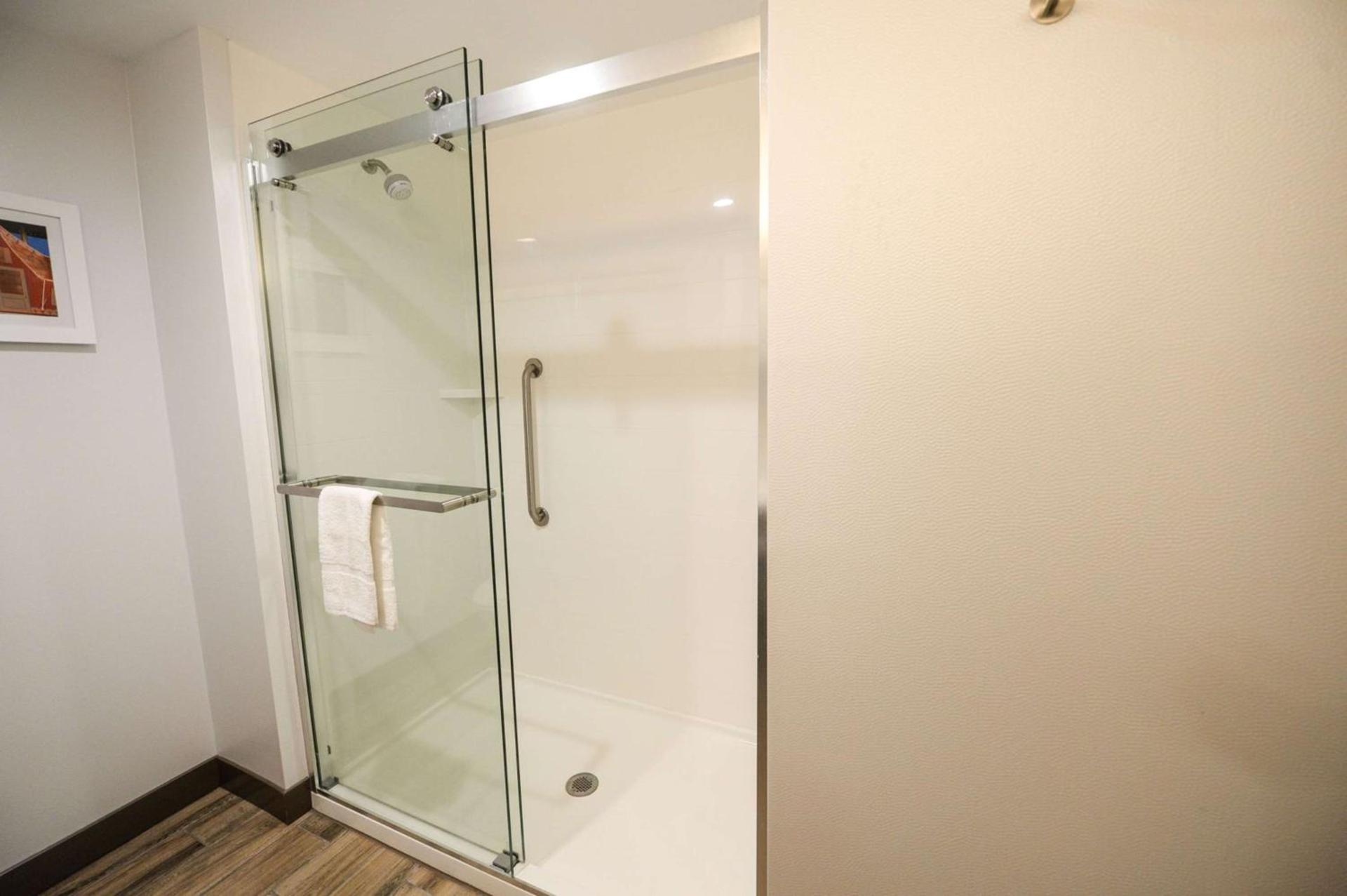 Hampton Inn & Suites Lenoir, NC photo 31