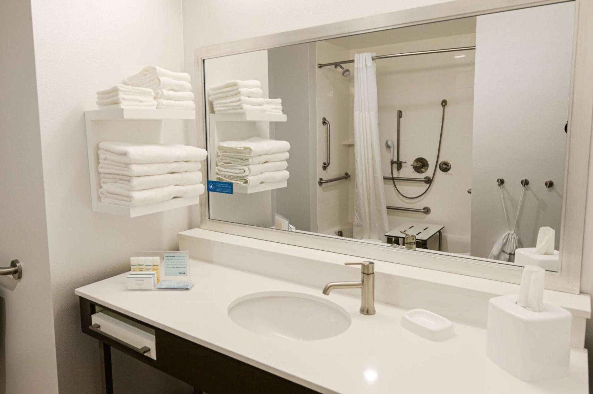 Hampton Inn & Suites Lenoir, NC photo 37