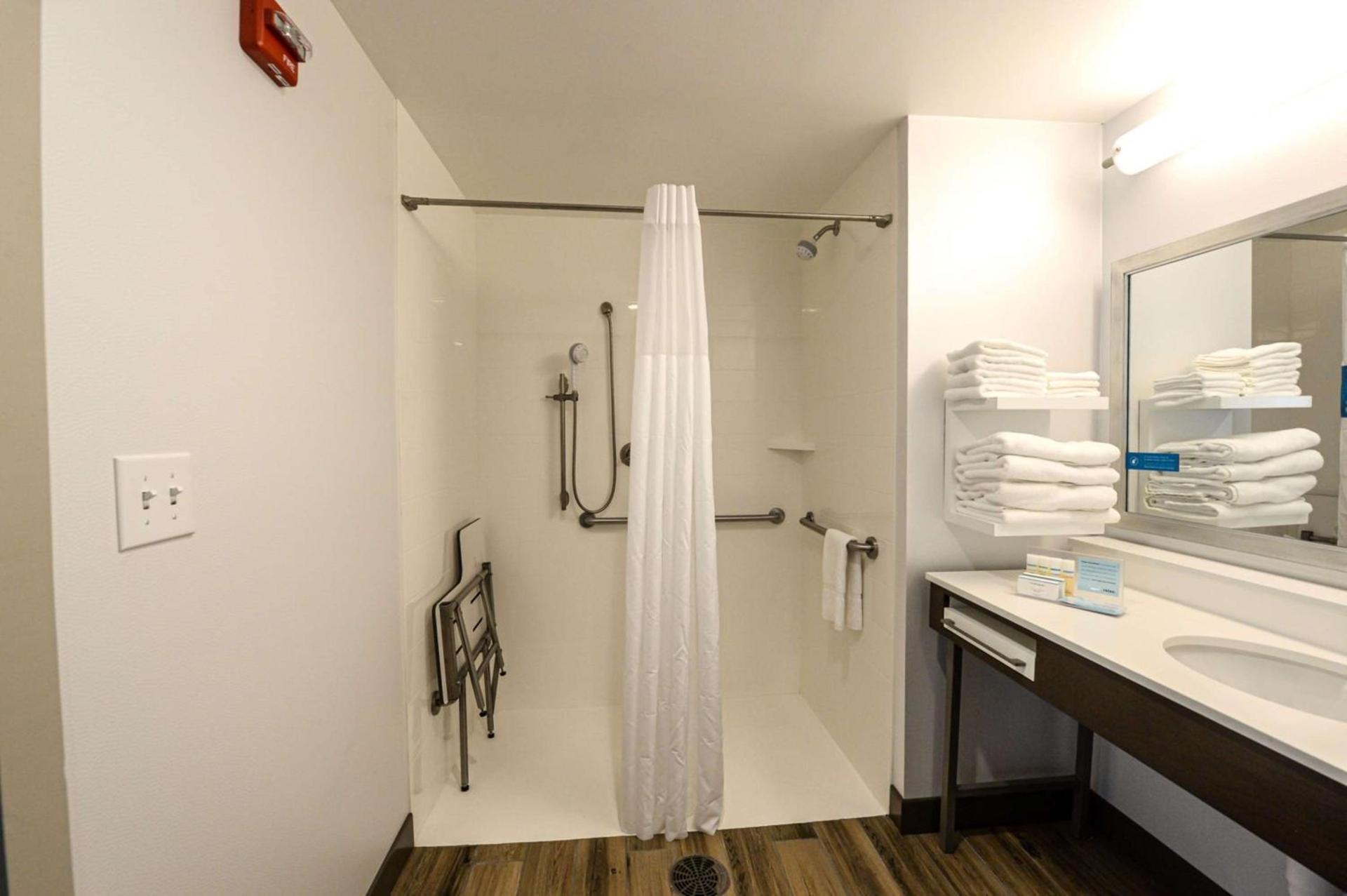 Hampton Inn & Suites Lenoir, NC photo 36