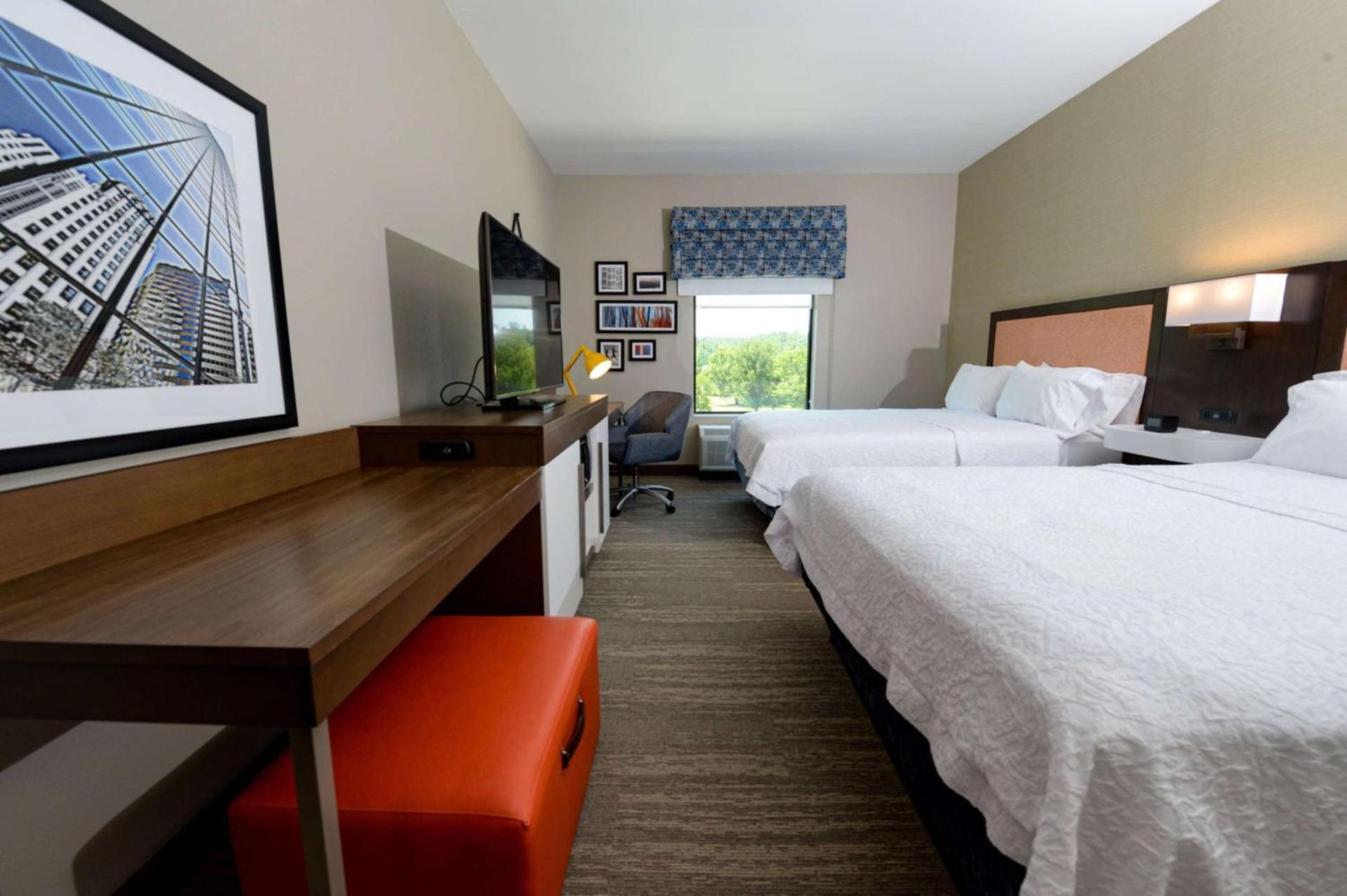 Hampton Inn & Suites Lenoir, NC photo 38