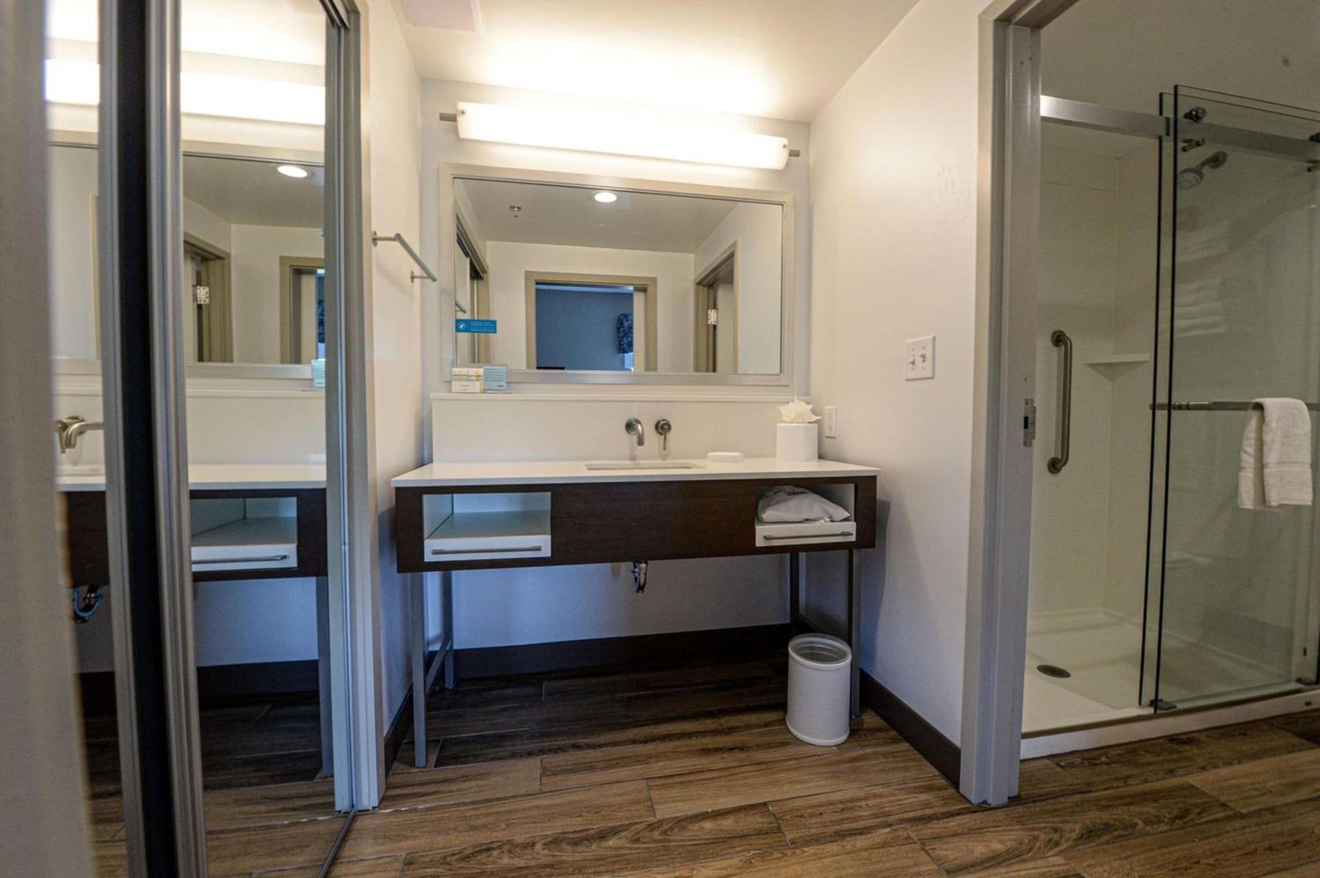 Hampton Inn & Suites Lenoir, NC photo 39