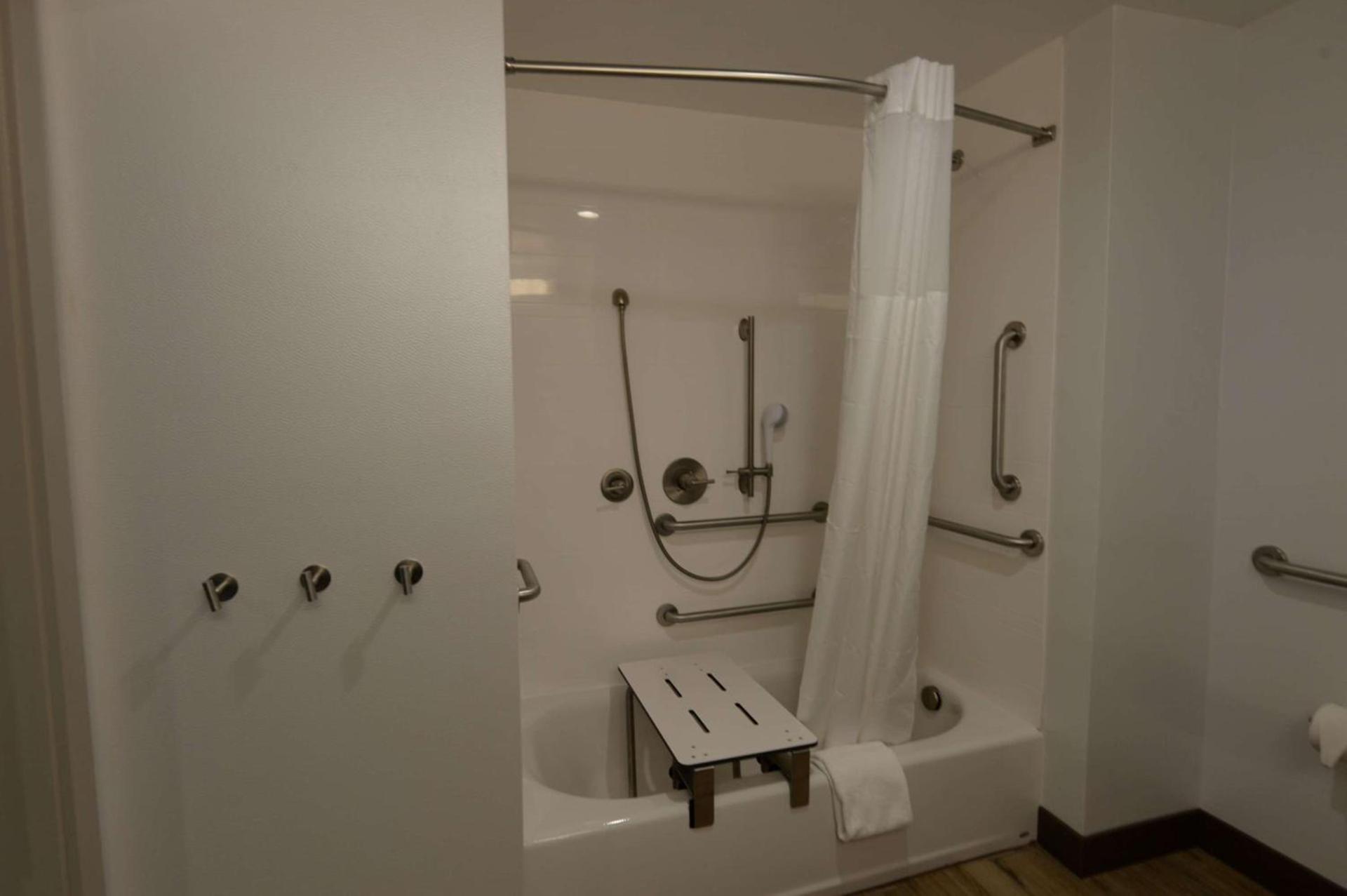 Hampton Inn & Suites Lenoir, NC photo 43