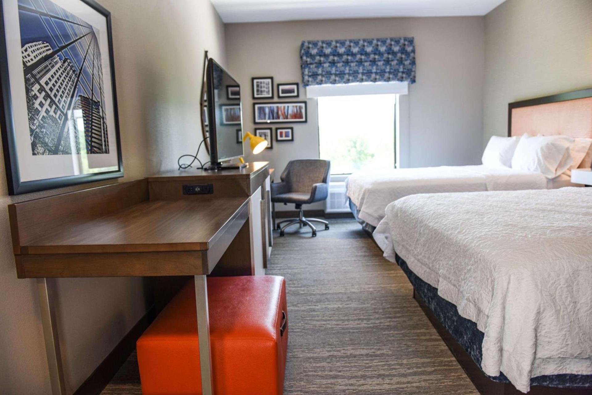 Hampton Inn & Suites Lenoir, NC photo 48