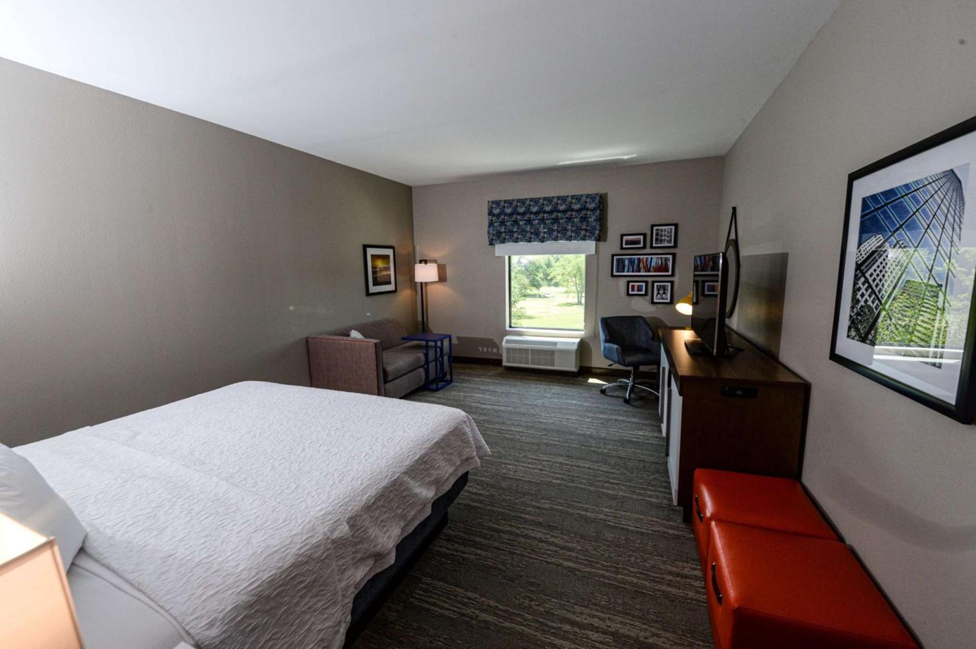 Hampton Inn & Suites Lenoir, NC photo 53