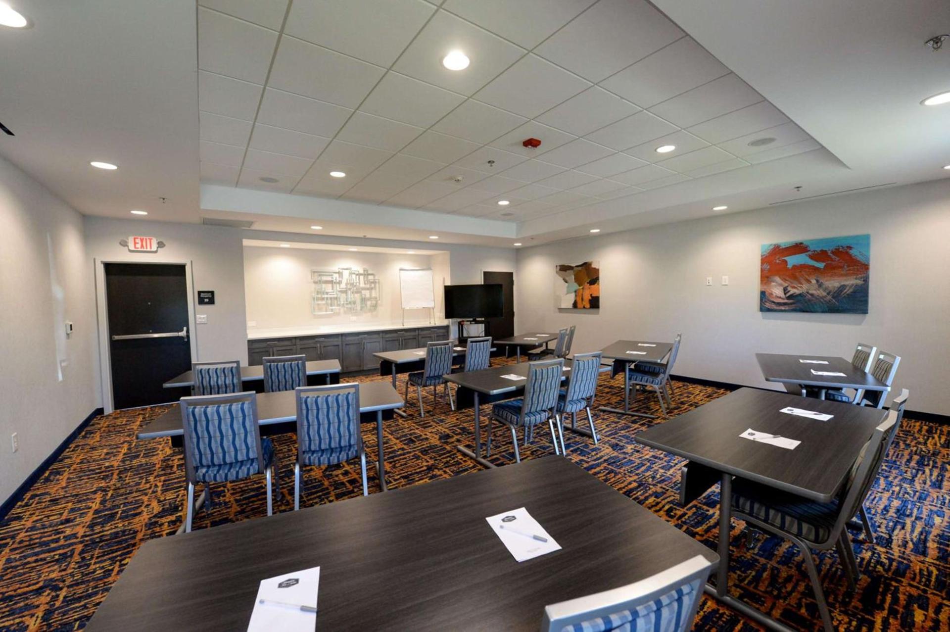 Hampton Inn & Suites Lenoir, NC photo 57