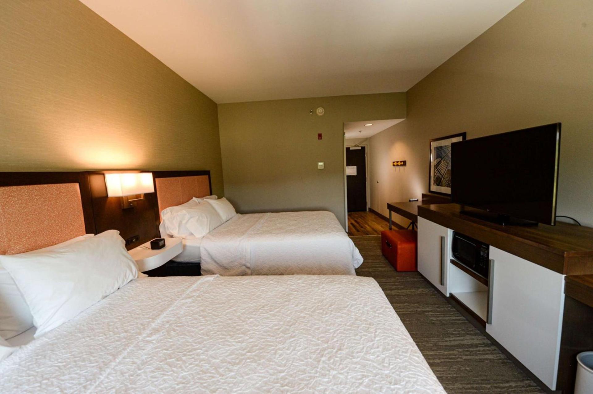 Hampton Inn & Suites Lenoir, NC photo 59
