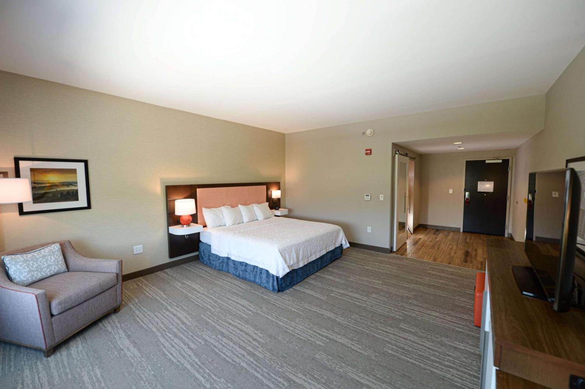 Hampton Inn & Suites Lenoir, NC photo 60