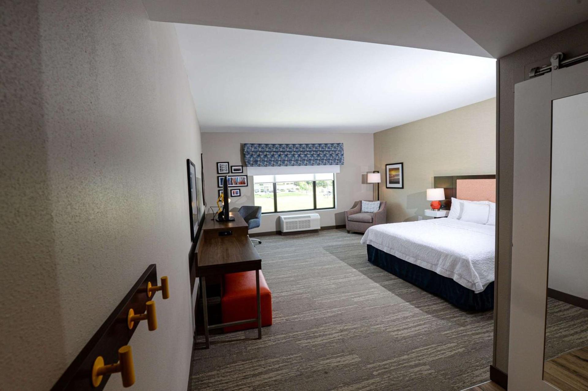 Hampton Inn & Suites Lenoir, NC photo 62