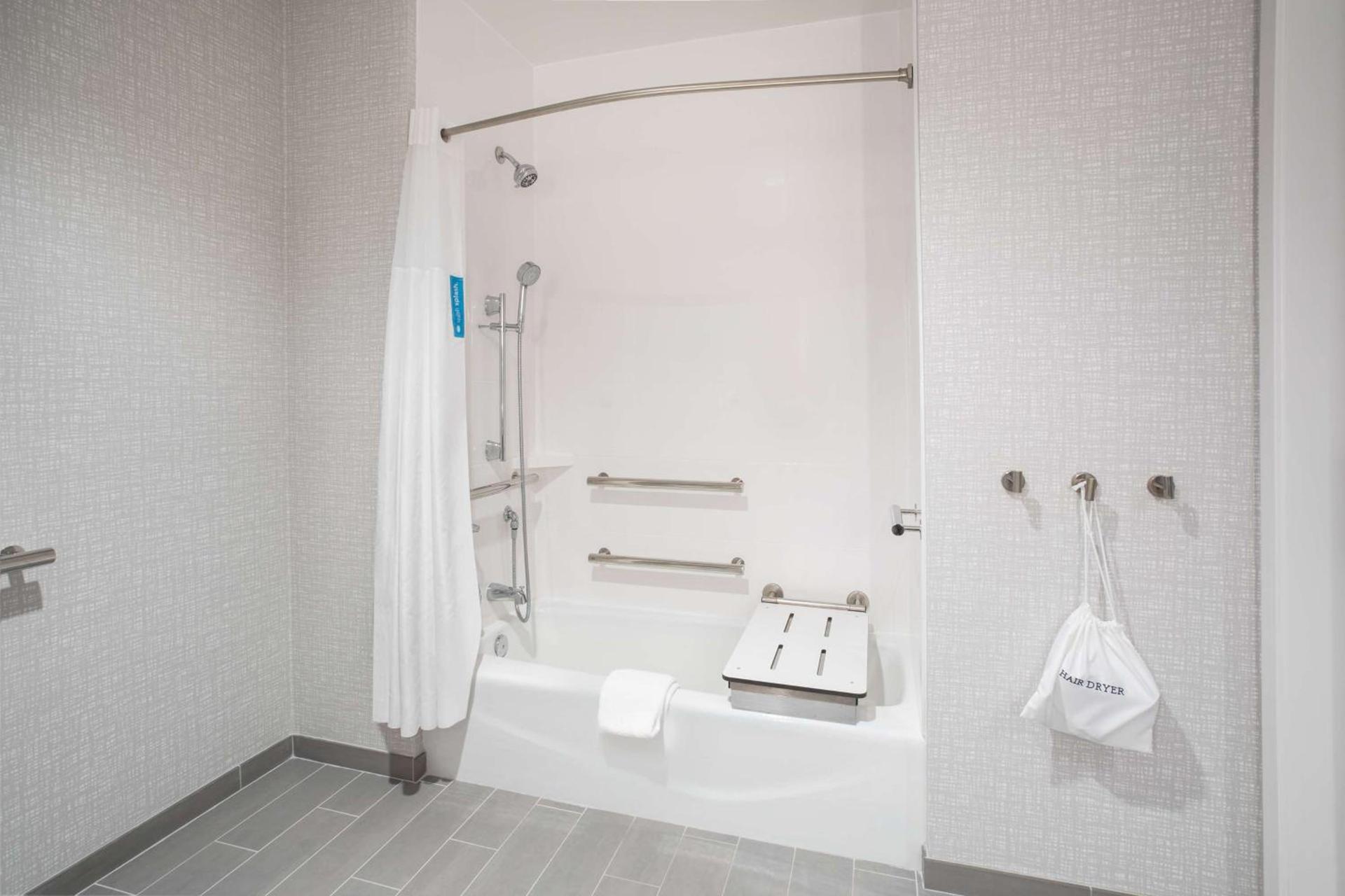 Hampton Inn & Suites Watsonville photo 13