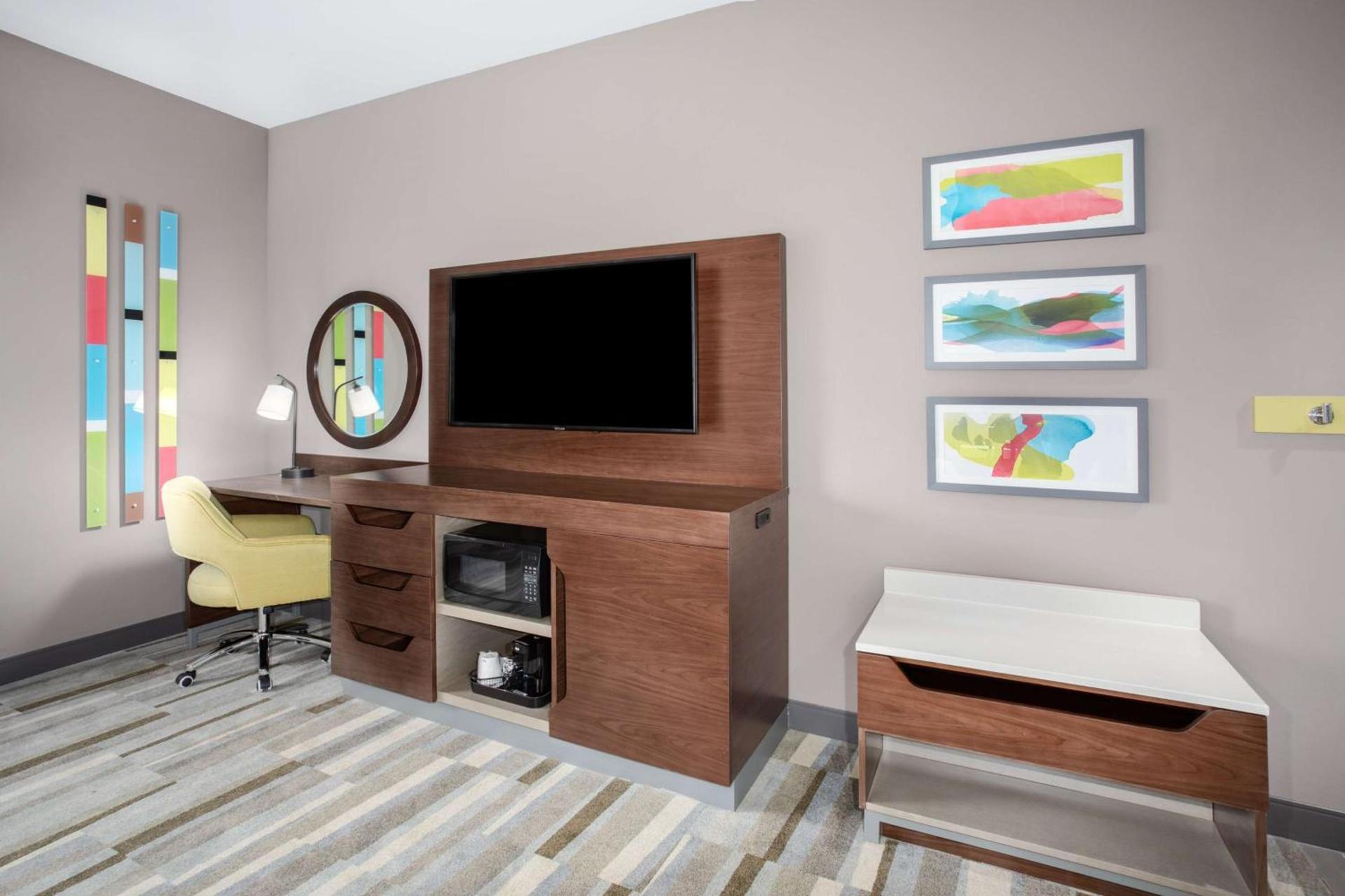 Hampton Inn & Suites Watsonville photo 25
