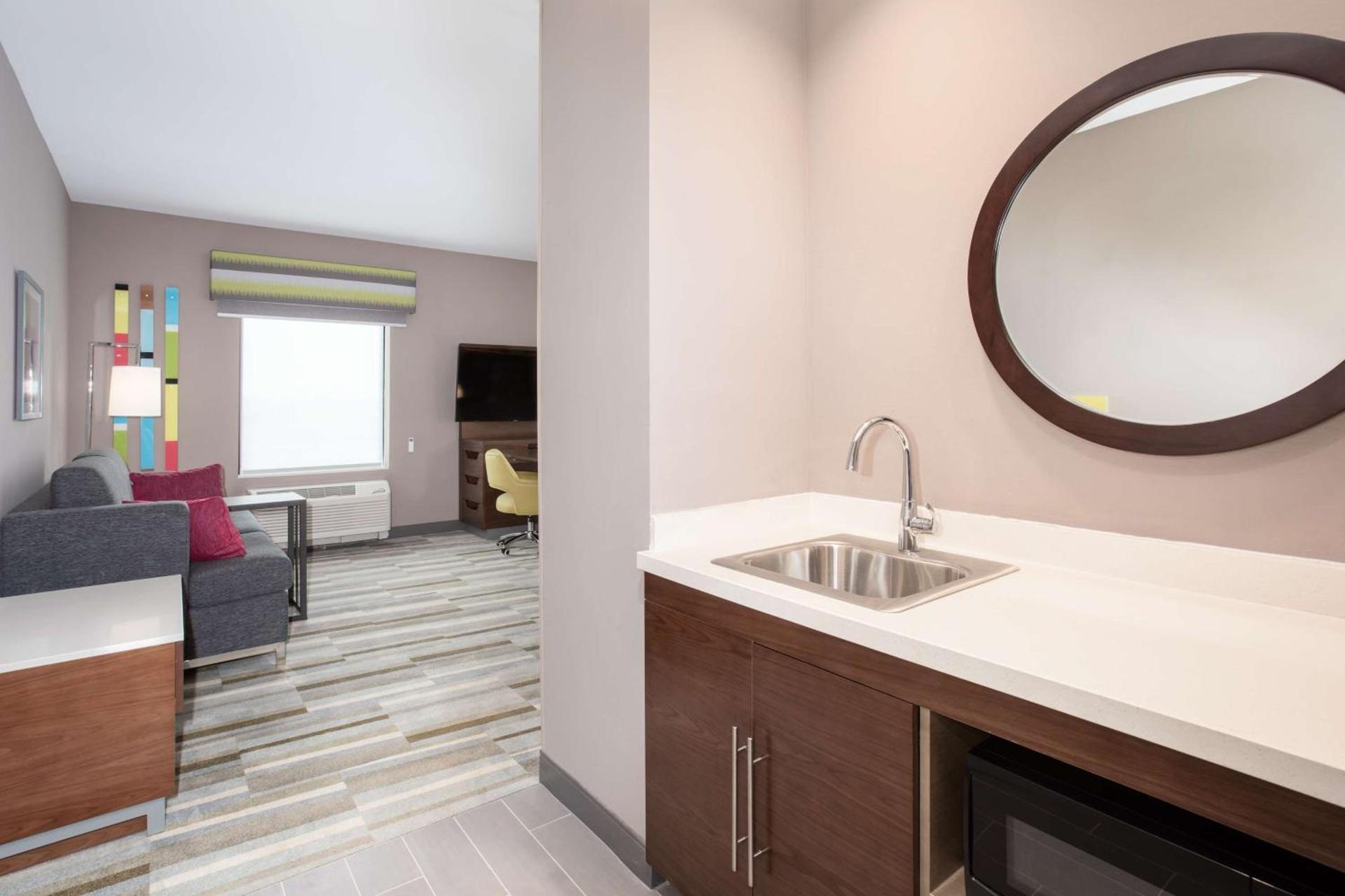 Hampton Inn & Suites Watsonville photo 44