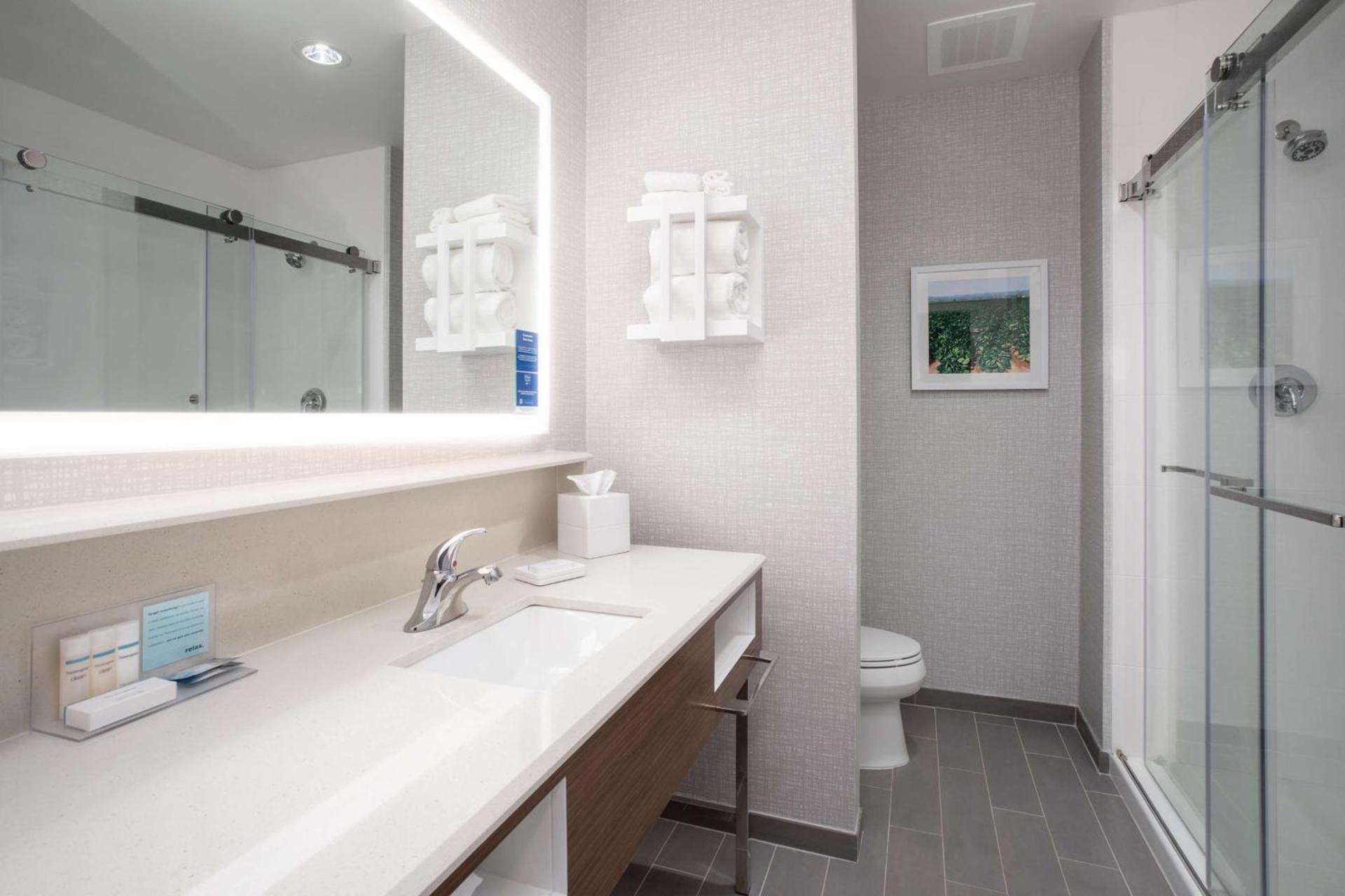 Hampton Inn & Suites Watsonville photo 42