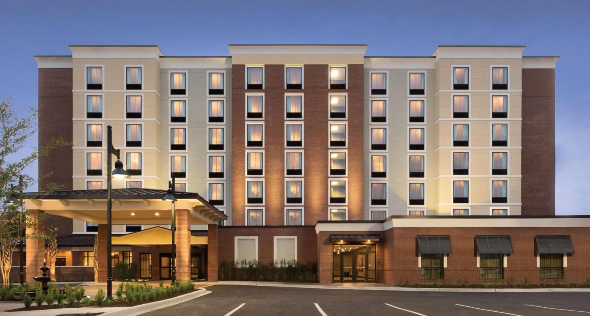 DoubleTree by Hilton Charleston Mount Pleasant photo 3