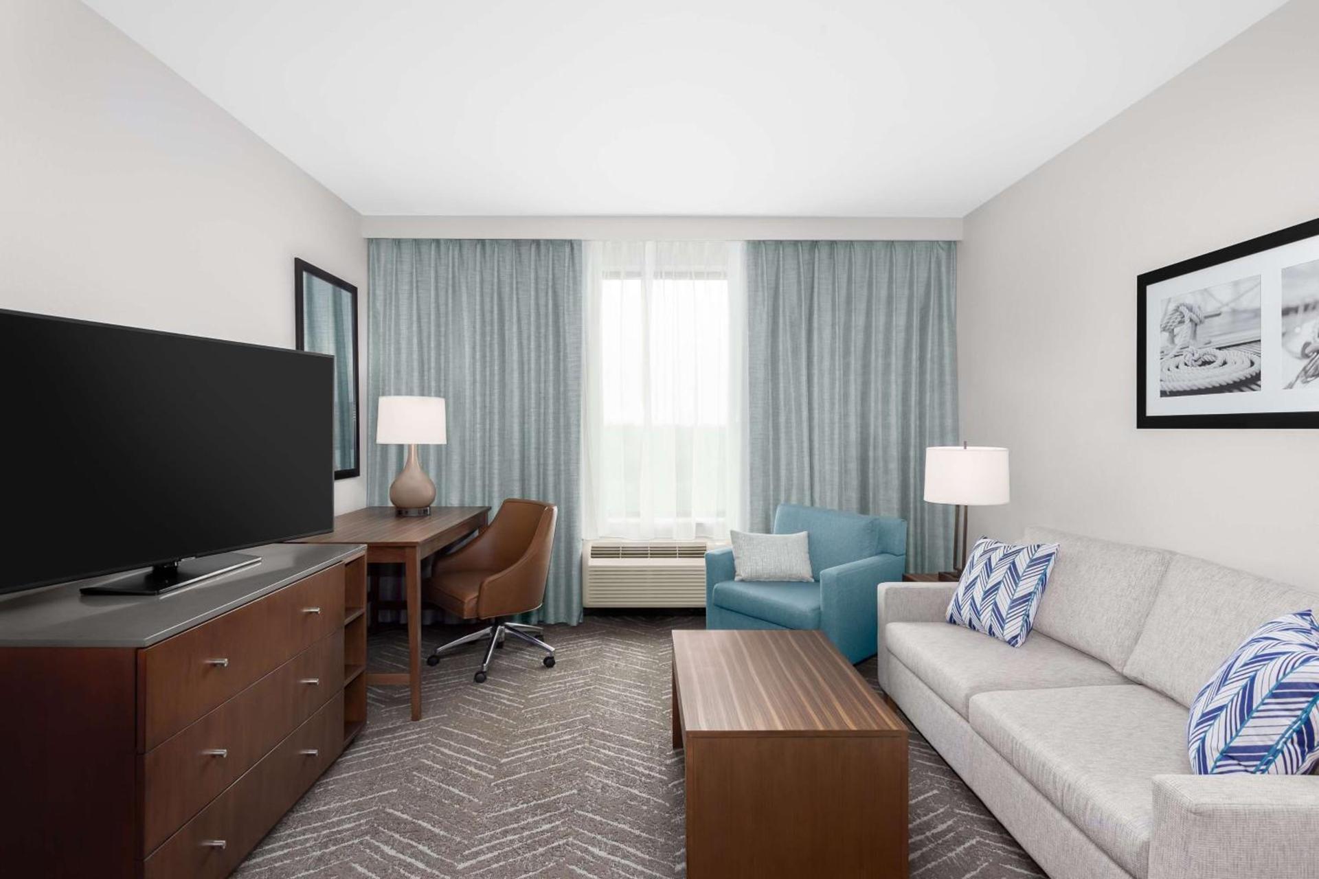 DoubleTree by Hilton Charleston Mount Pleasant photo 2