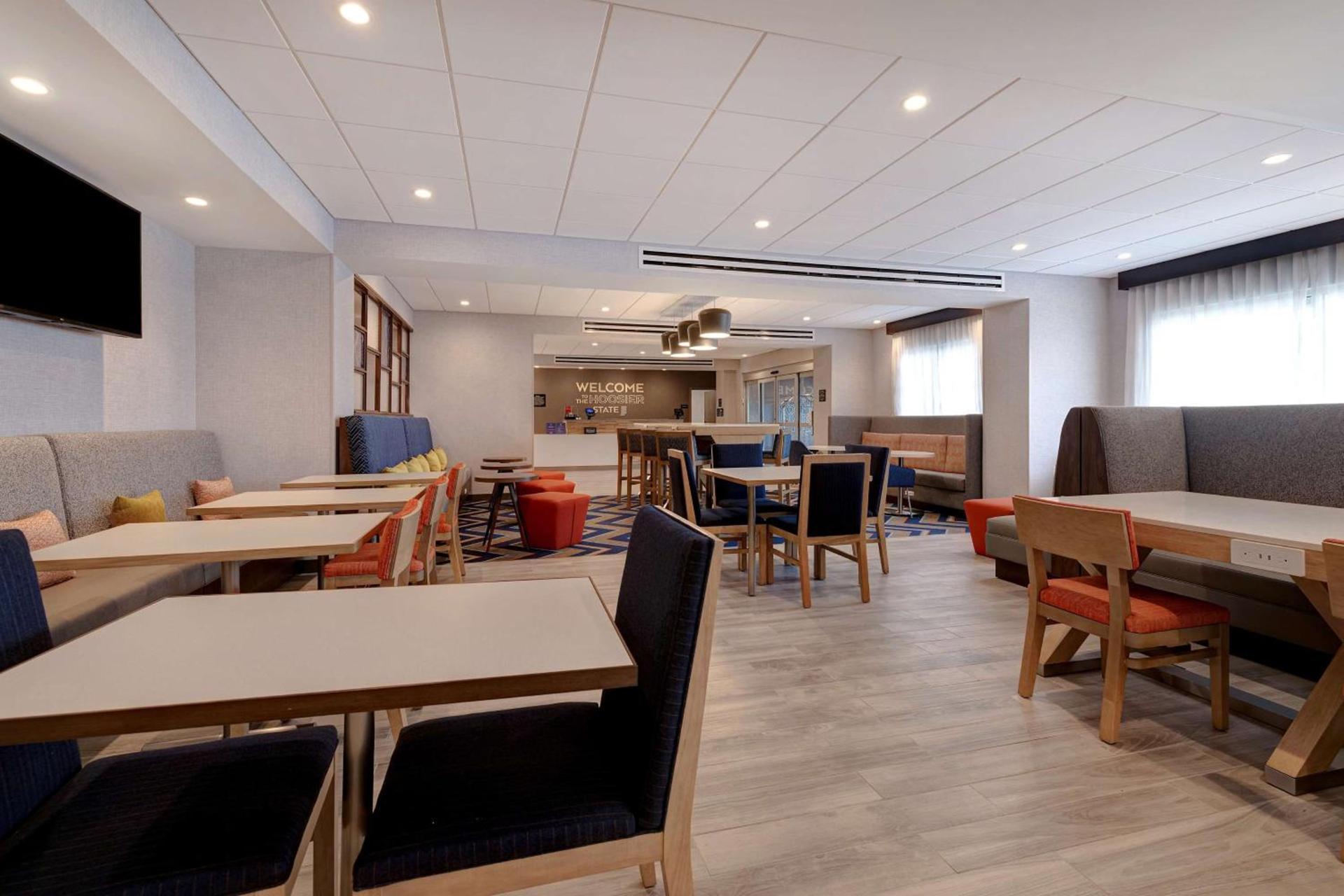 Hampton Inn Crown Point, In photo 8