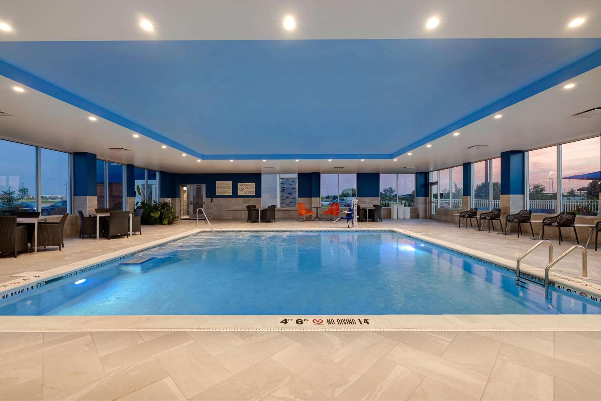 Hampton Inn Crown Point, In photo 9