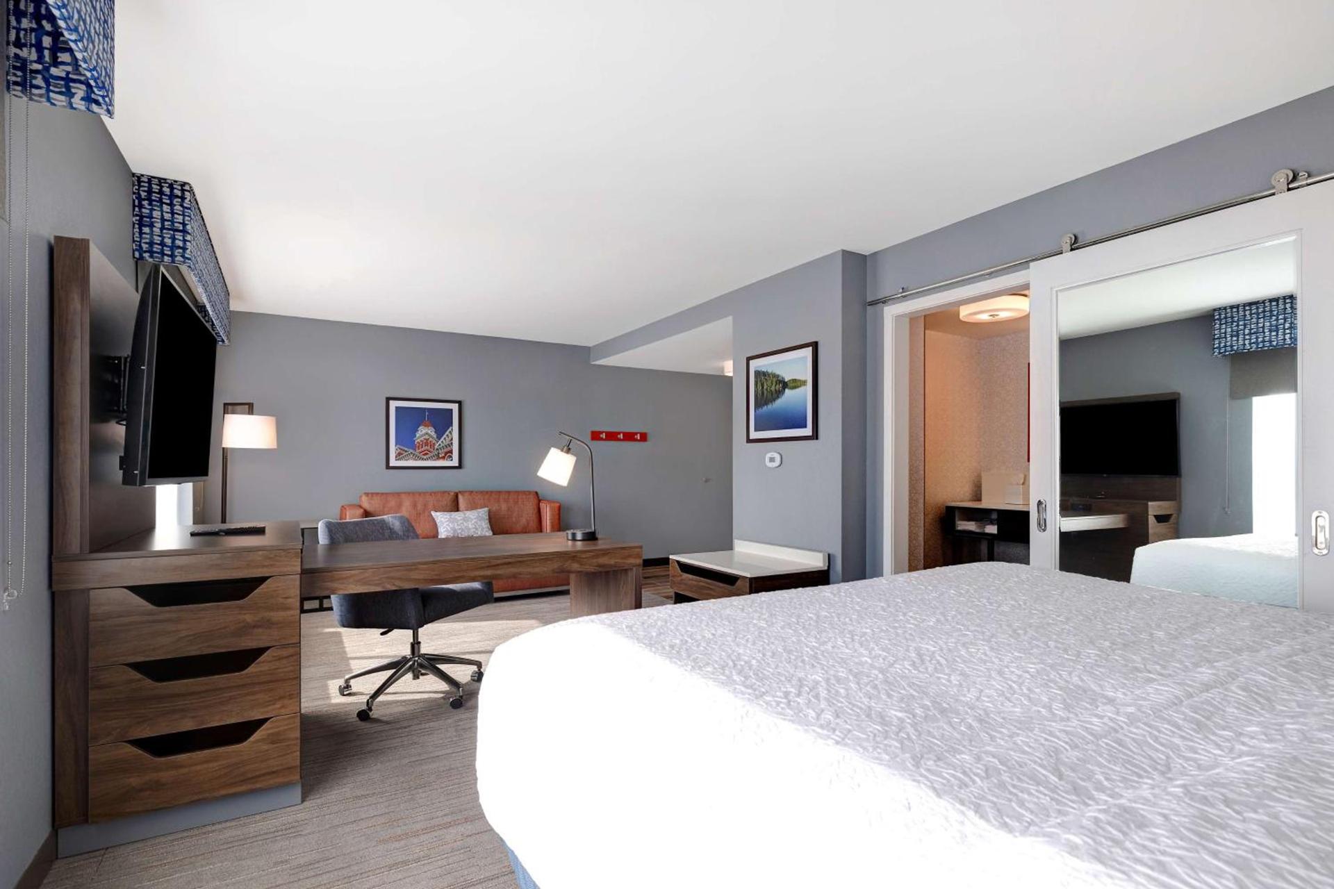 Hampton Inn Crown Point, In photo 16