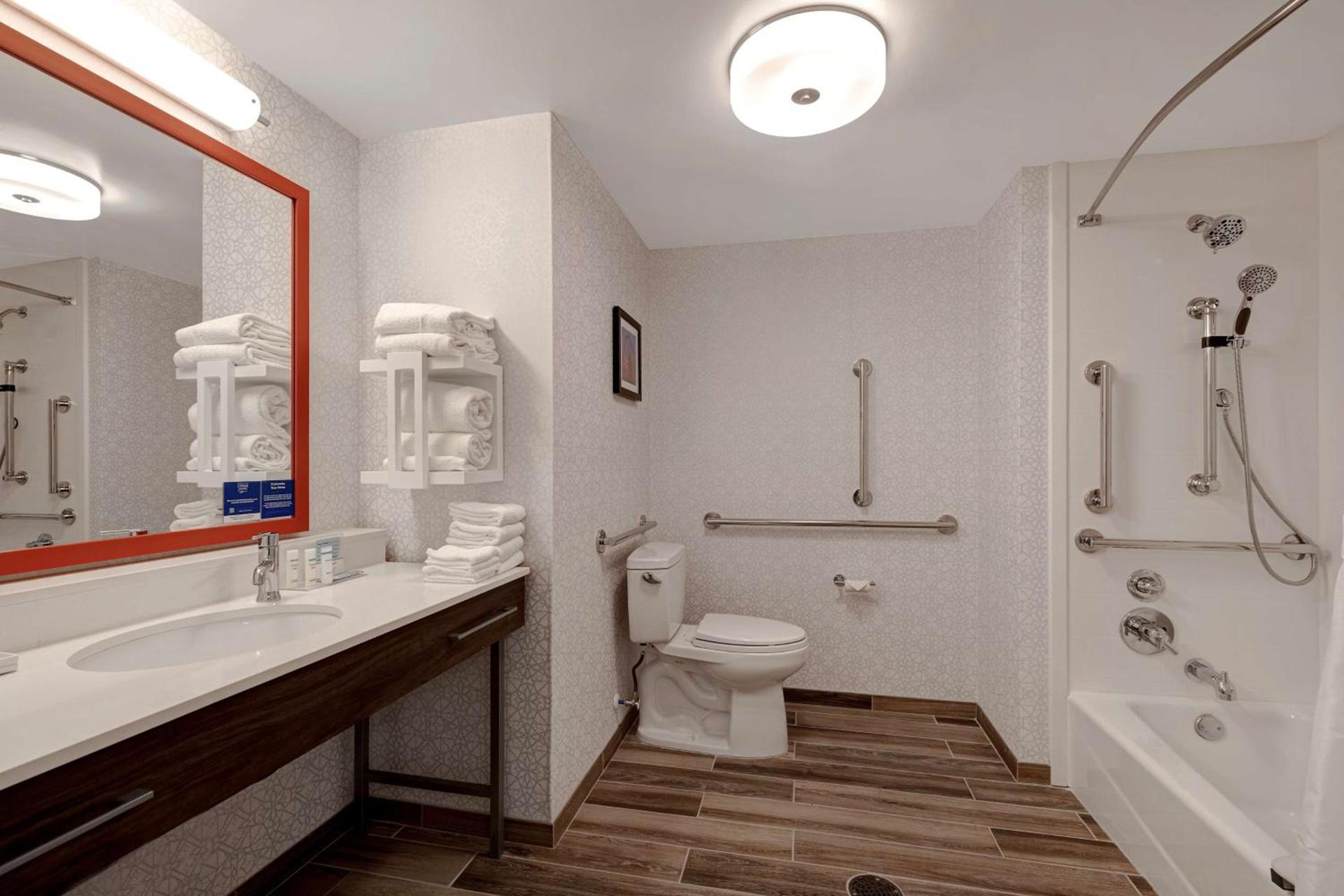 Hampton Inn Crown Point, In photo 19