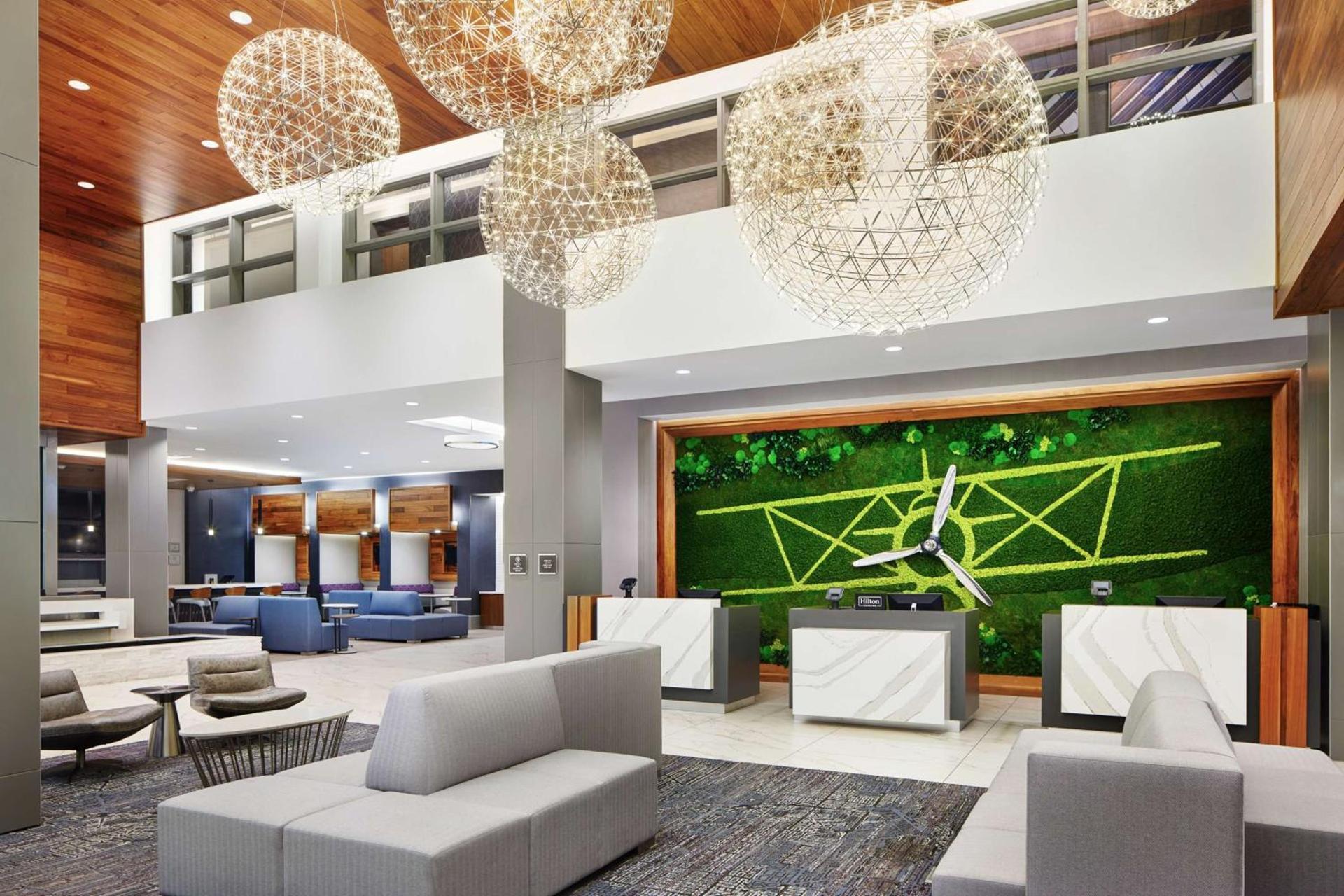 Embassy Suites By Hilton Atlanta Airport North photo 3