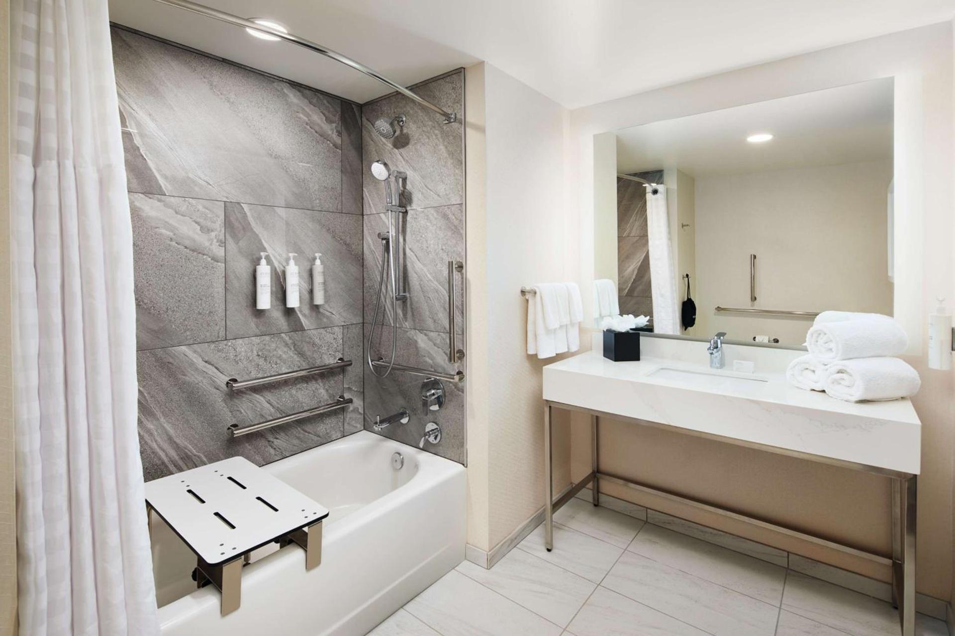Embassy Suites By Hilton Atlanta Airport North photo 20