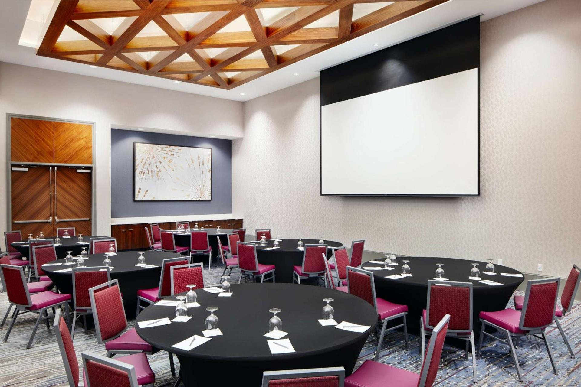 Embassy Suites By Hilton Atlanta Airport North photo 40