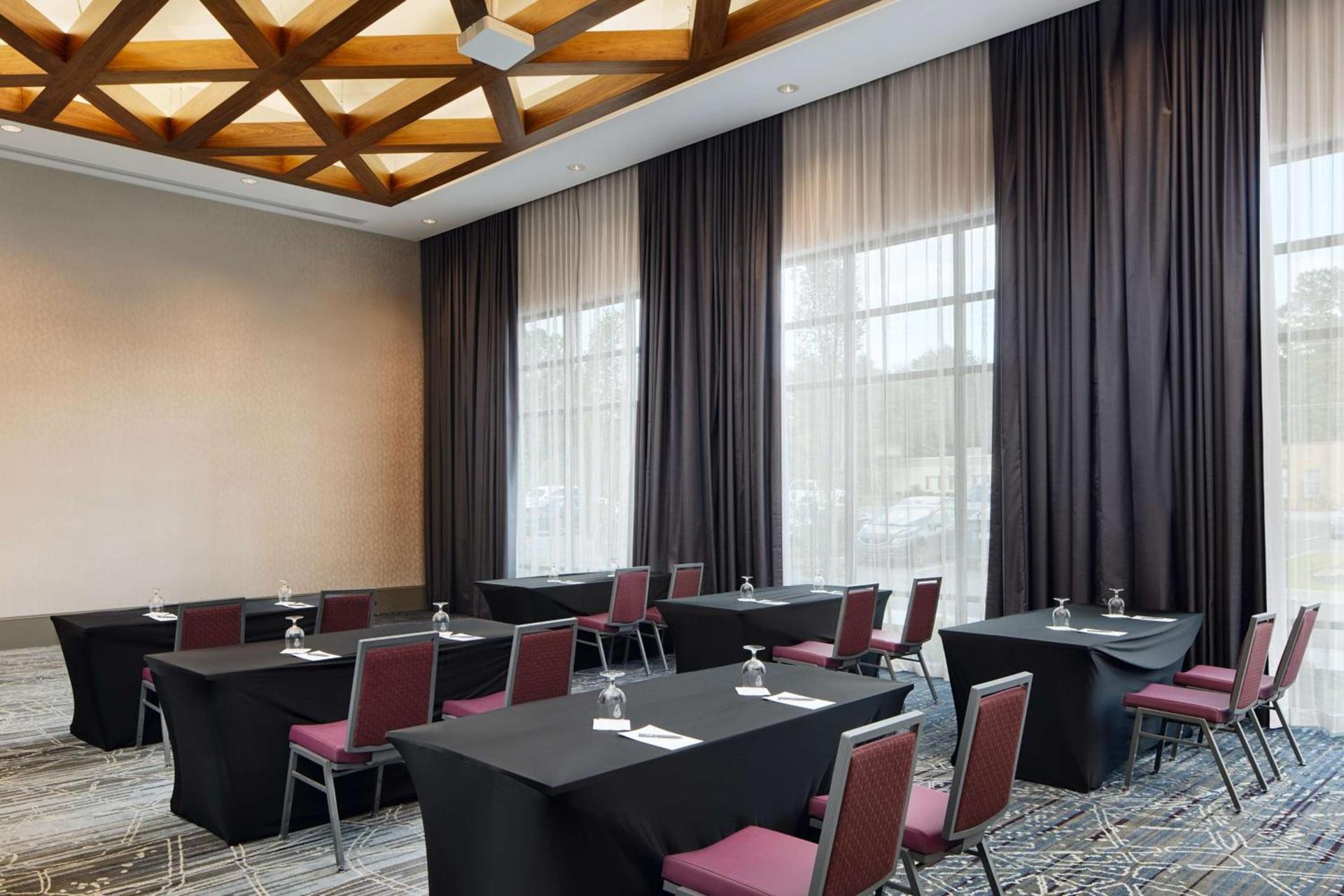 Embassy Suites By Hilton Atlanta Airport North photo 42