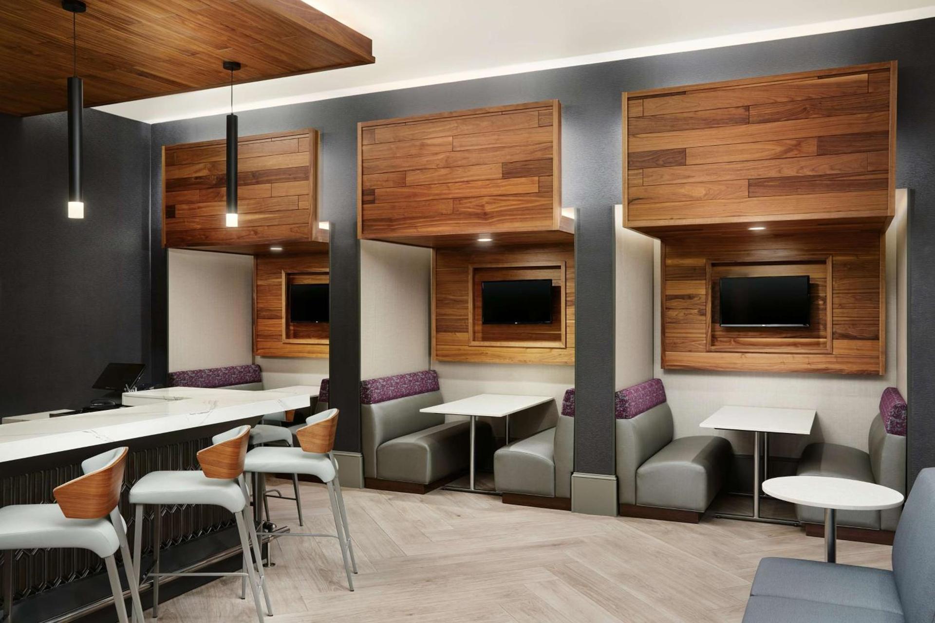 Embassy Suites By Hilton Atlanta Airport North photo 46