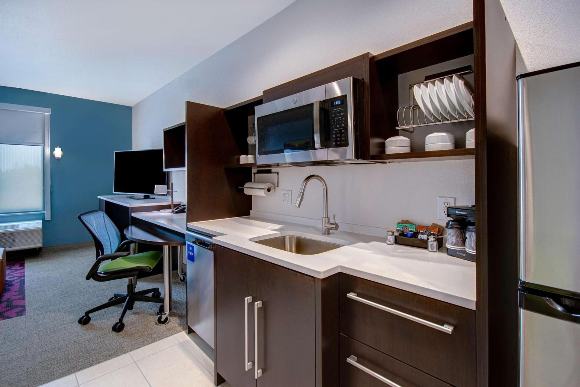 Home2 Suites By Hilton Burleson photo 43