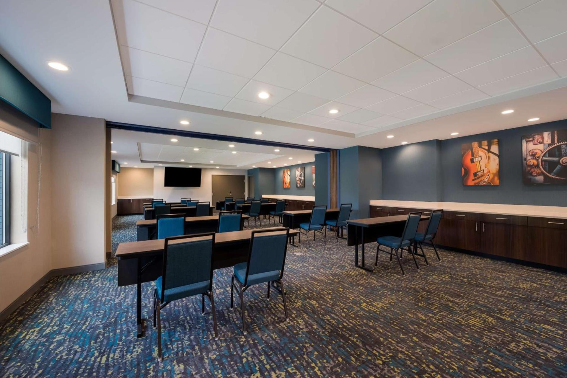 Hampton Inn by Hilton Detroit Southfield photo 41