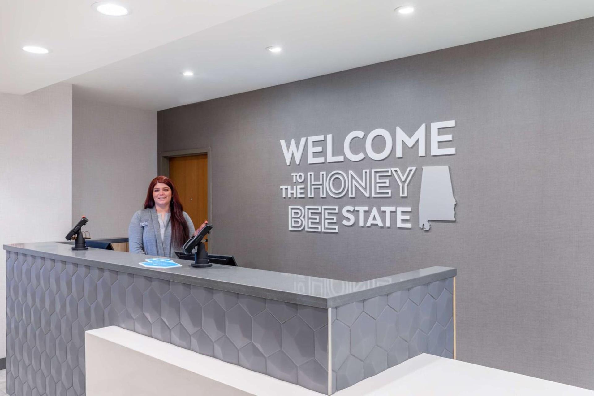 Hampton Inn Albertville, Al photo 2