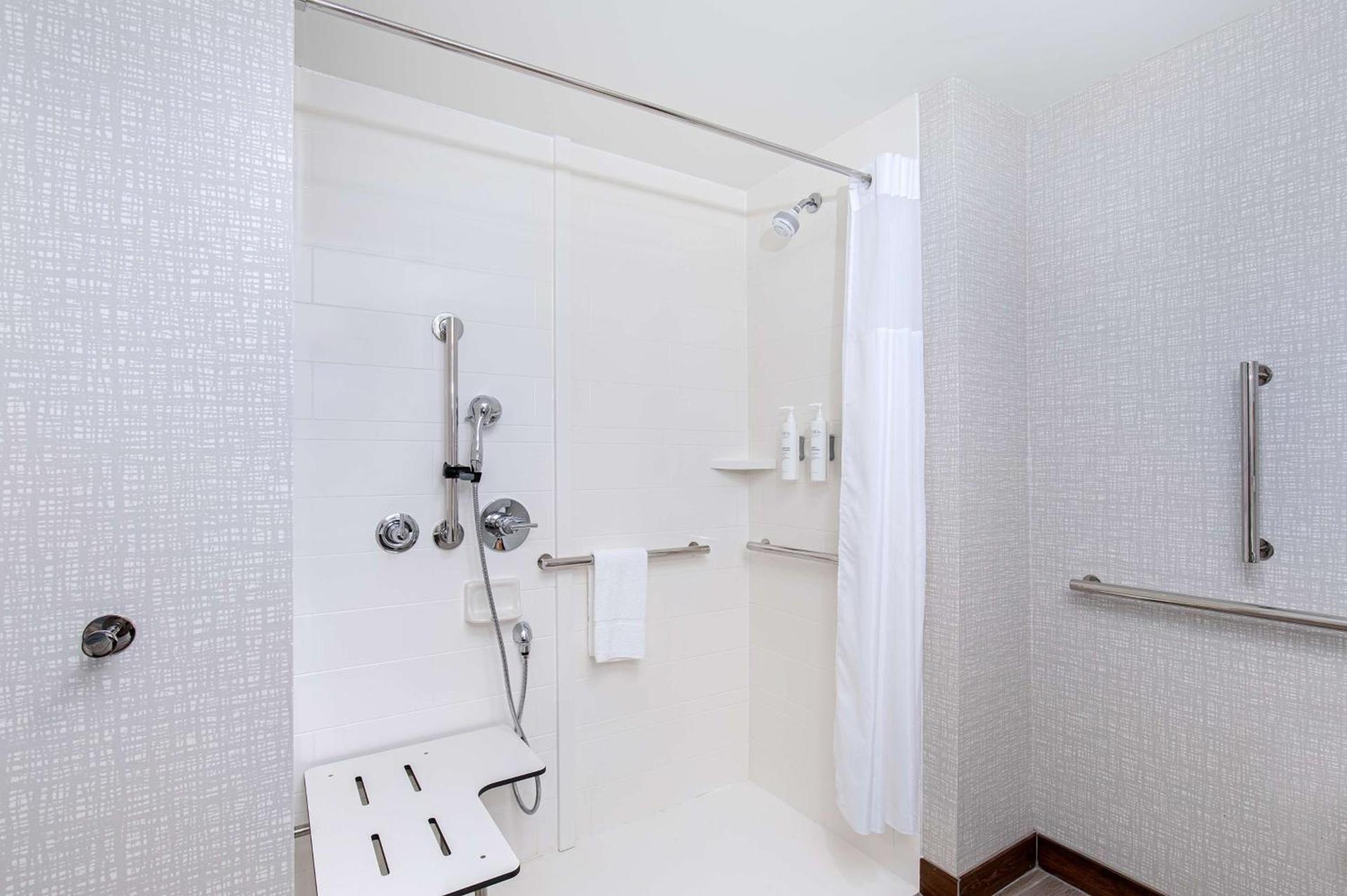 Hampton Inn Albertville, Al photo 18