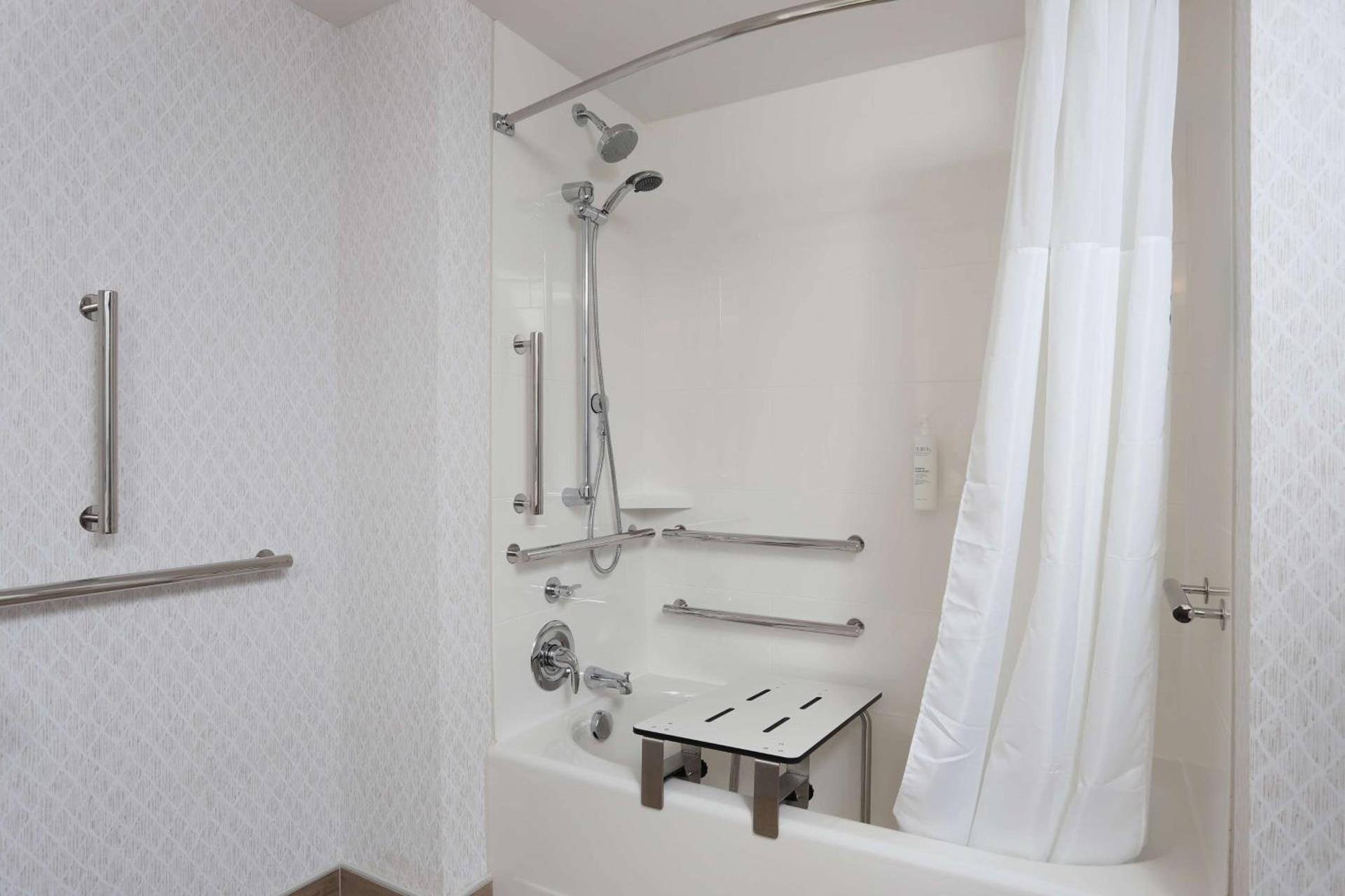 Hampton Inn & Suites Manistee, Mi photo 20