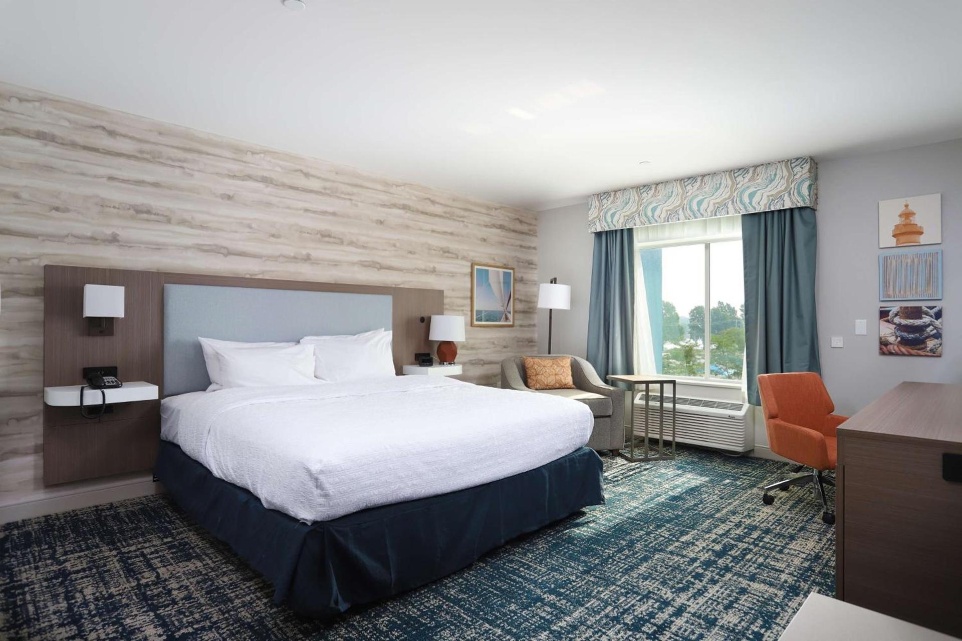 Hampton Inn & Suites Manistee, Mi photo 23