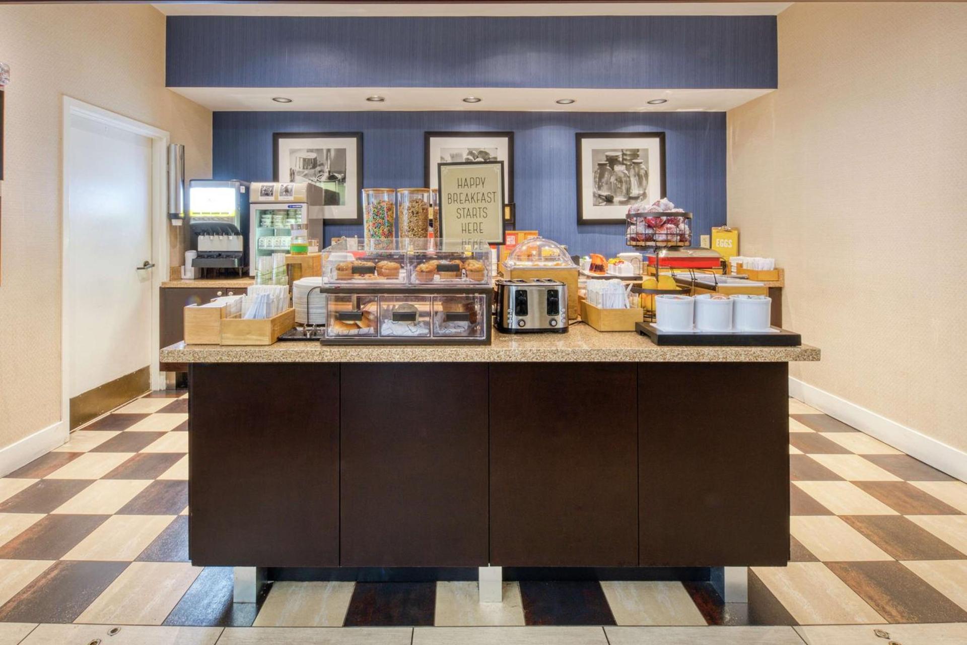 Hampton Inn & Suites Wilmington/Wrightsville Beach photo 41