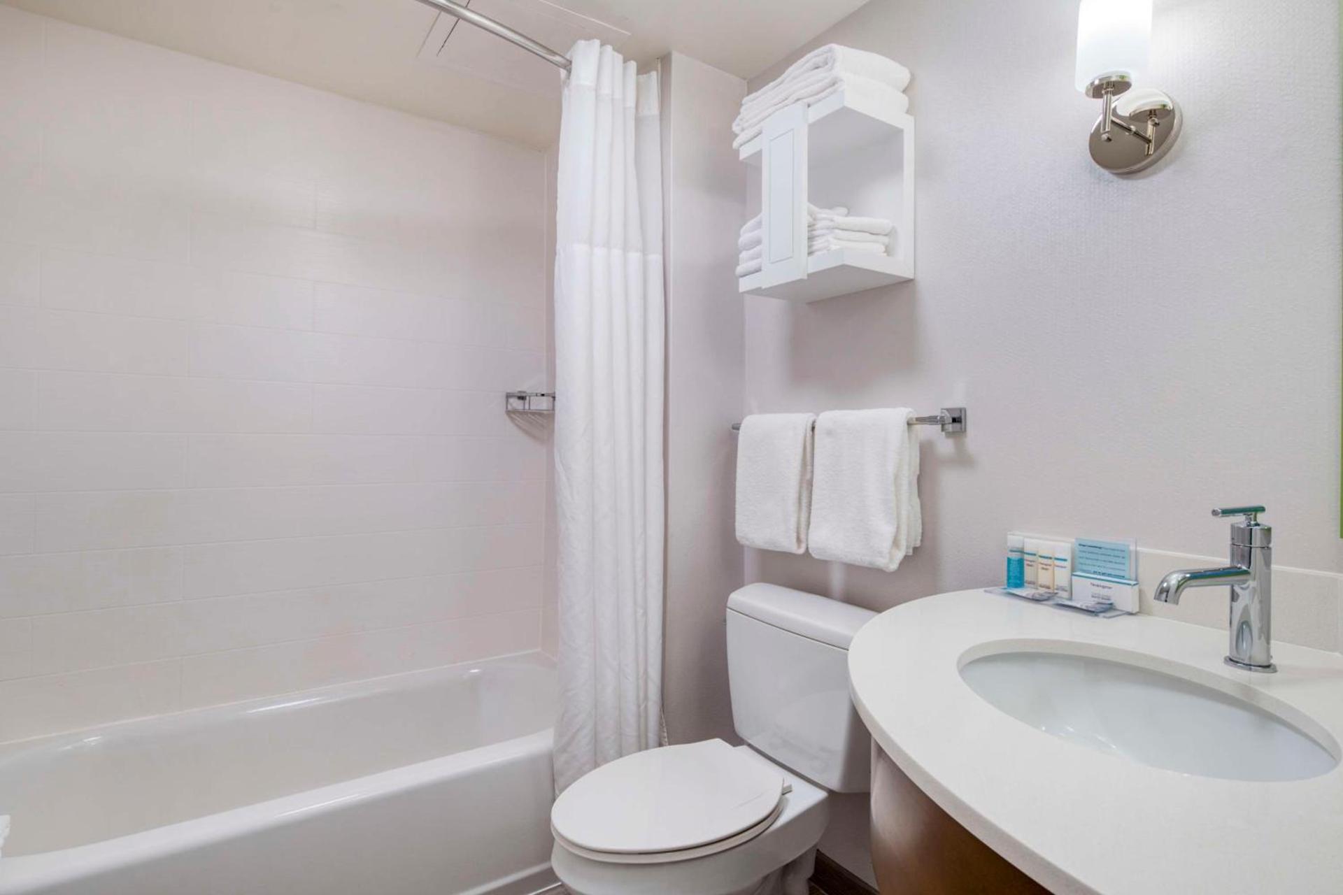 Hampton Inn & Suites Wilmington/Wrightsville Beach photo 69