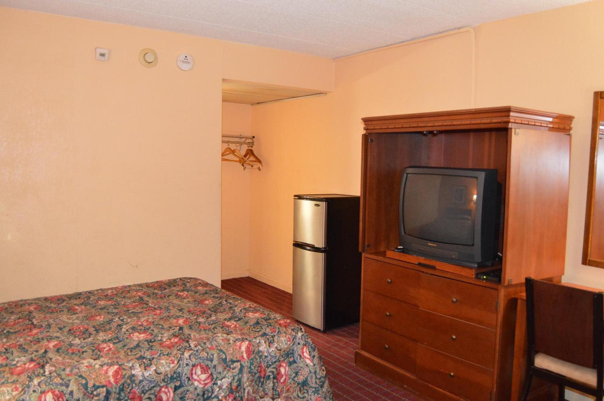 Travelers Inn photo 36